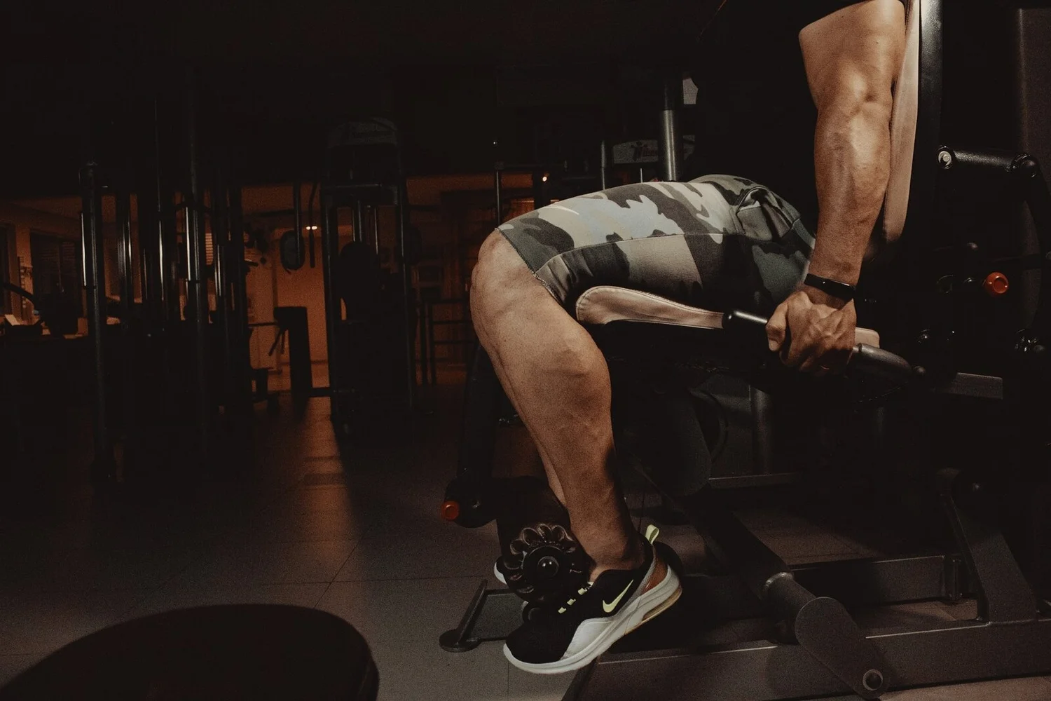 Тренировка 6 дней. 50 Кг для тренировки выносливости. Возвращение в спорт после перерыва. Плохие парни в спортзале Макс. Сцена из плохие парни в спортзале.