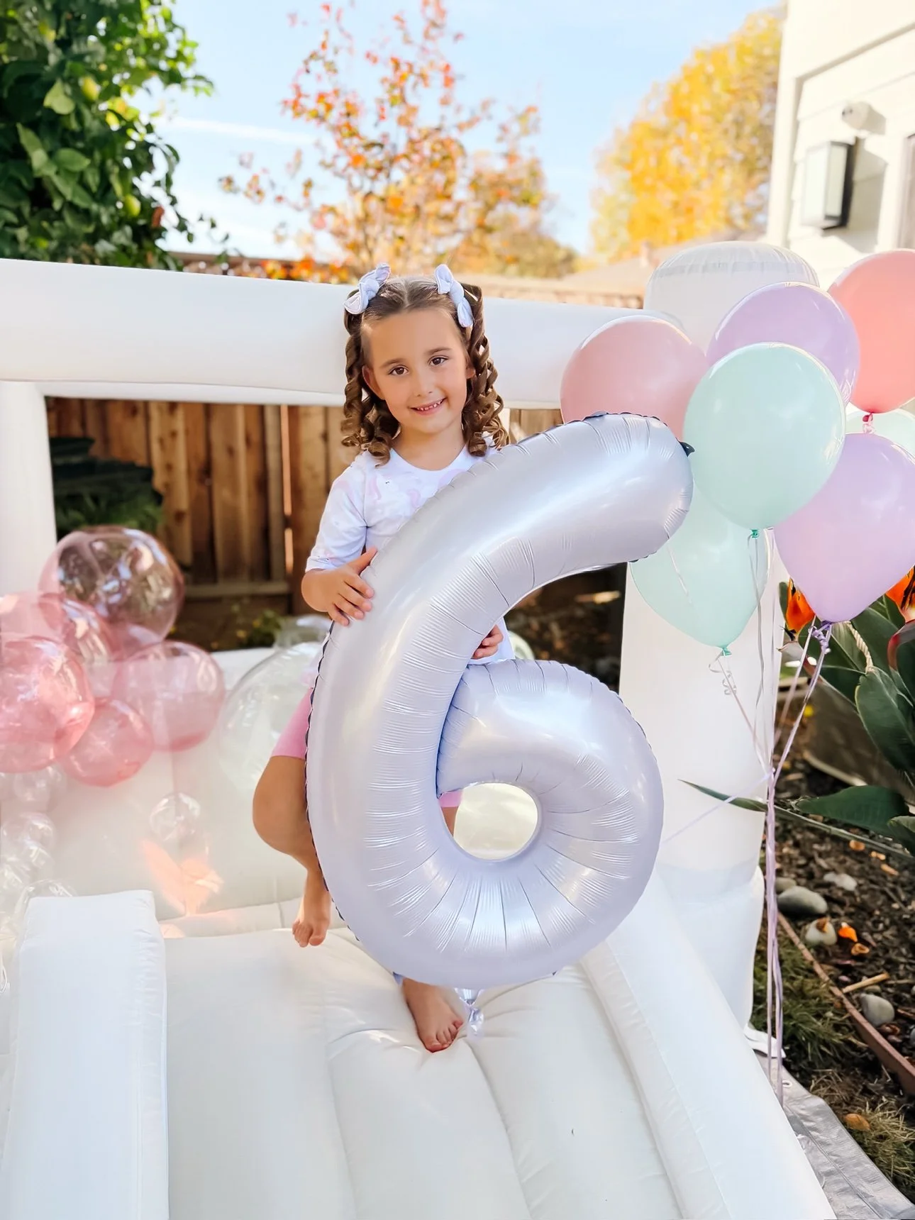 Pink plush unicorn with unicorn party gift bags