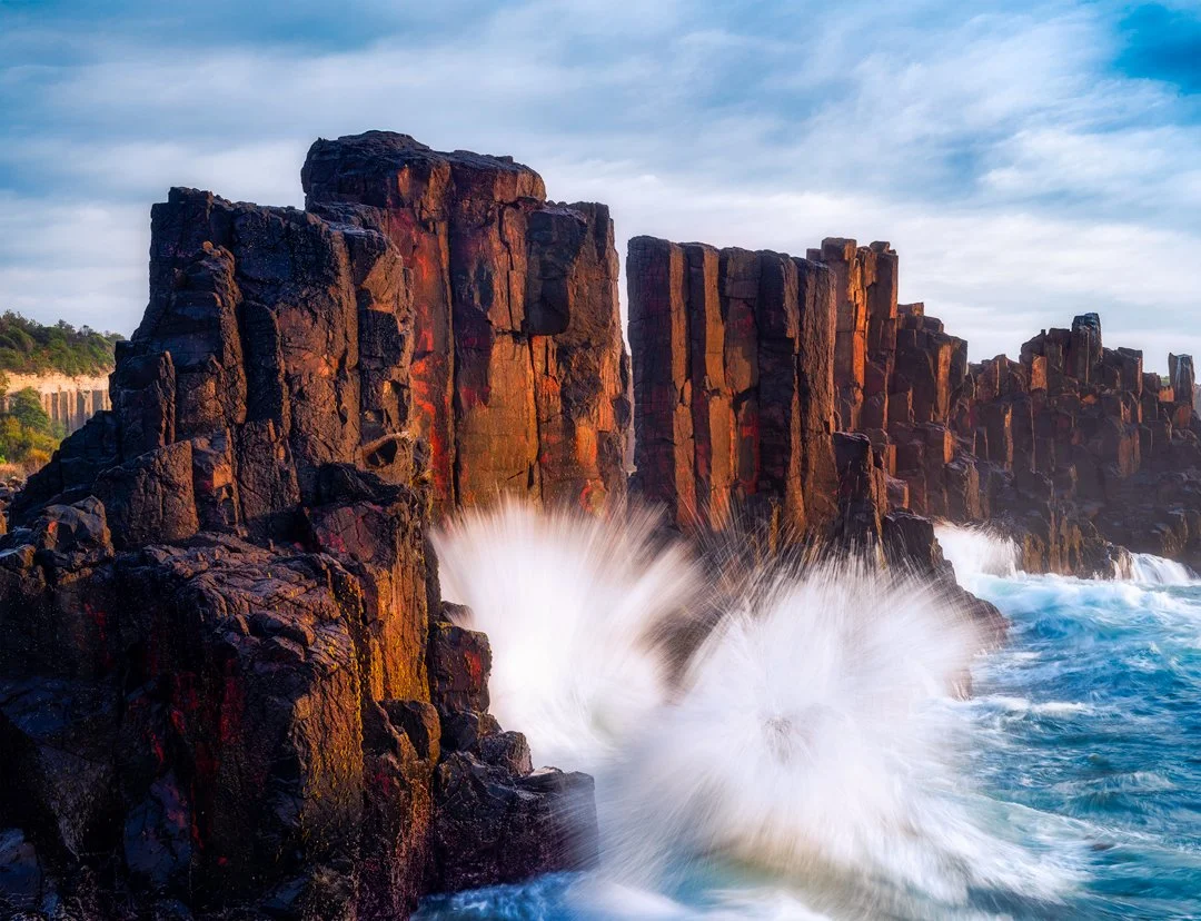 Bombo Quarry wave impact at sunrise