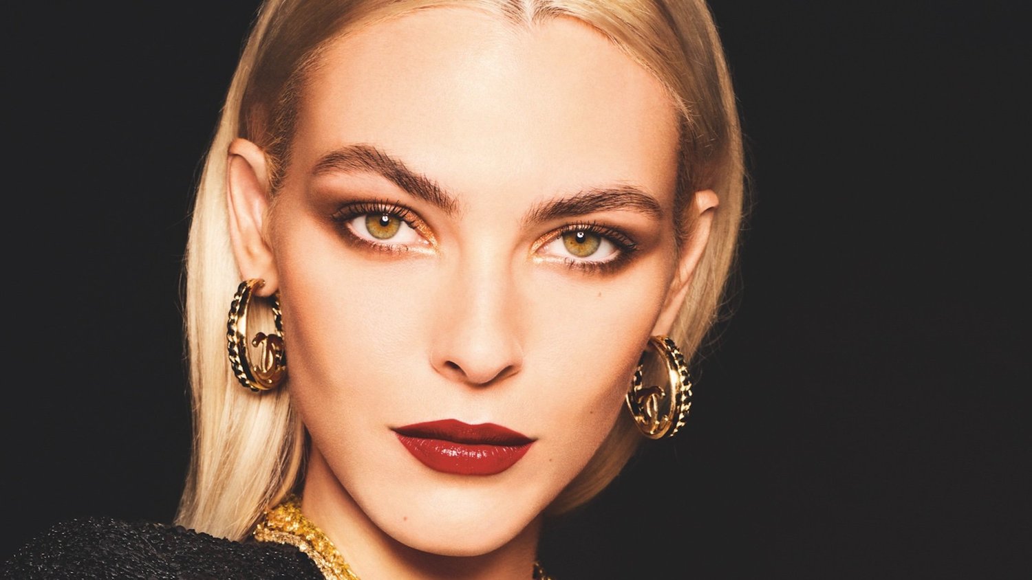 Chanel presents N°5 Holiday beauty collection