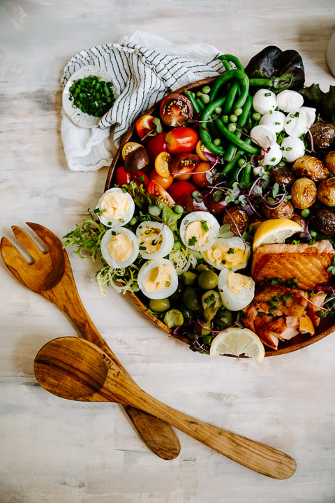 Seared Salmon Niçoise Salad with Herby Dressing