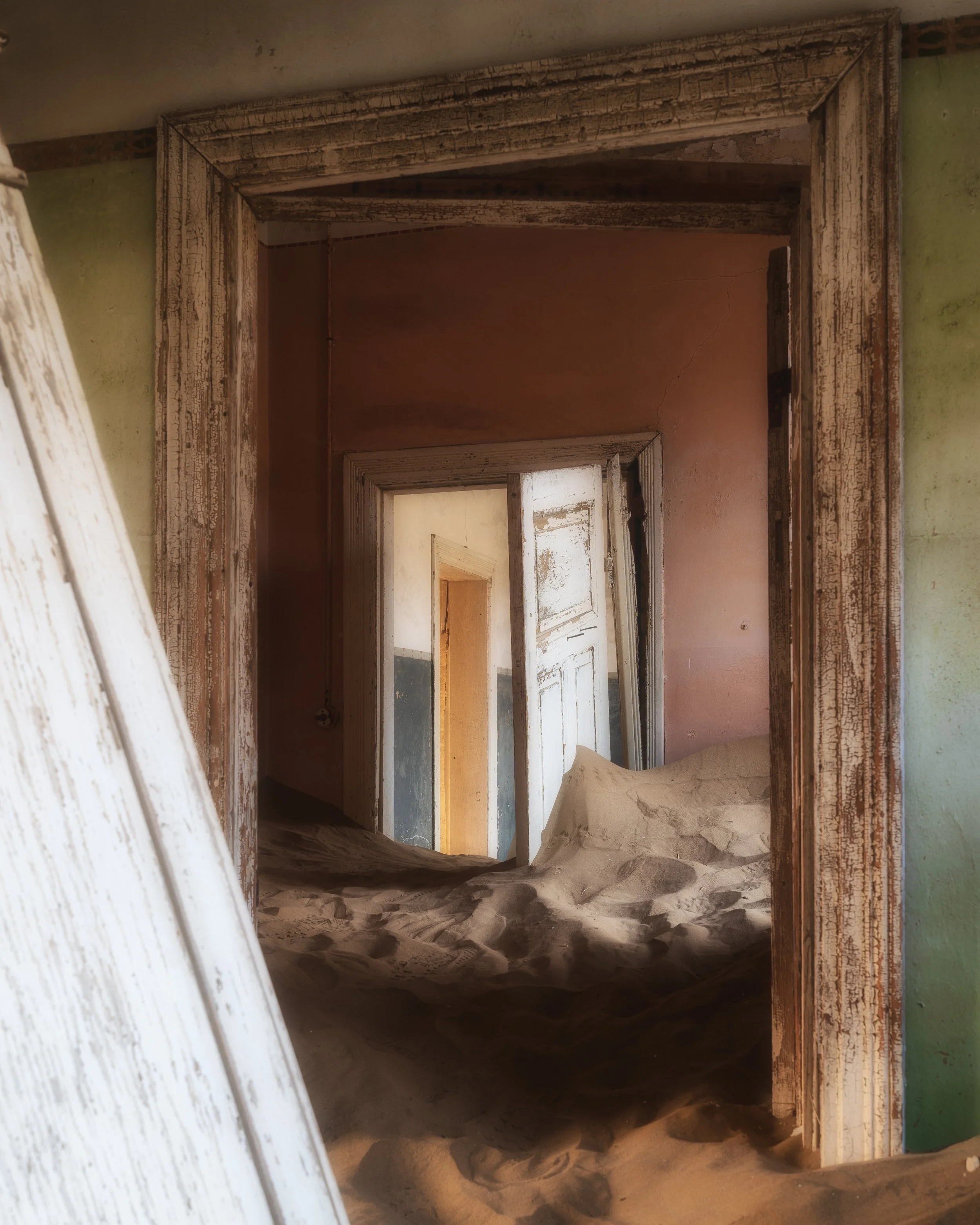 Kolmanskop colourful walls
