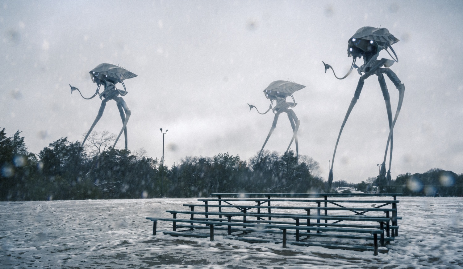 Робот с большой попой из мультика роботы. Космонавт и инопланетянин. Нло для детей. Робот нло. Робот нло.