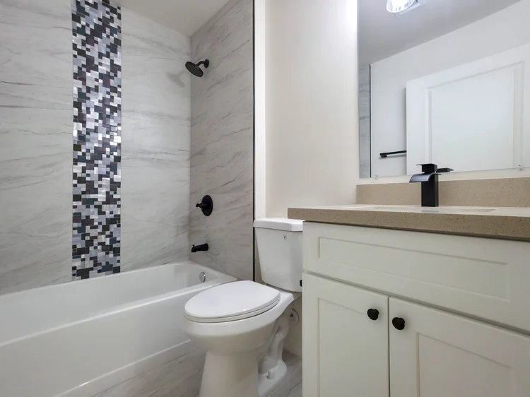 1 bedroom bathroom