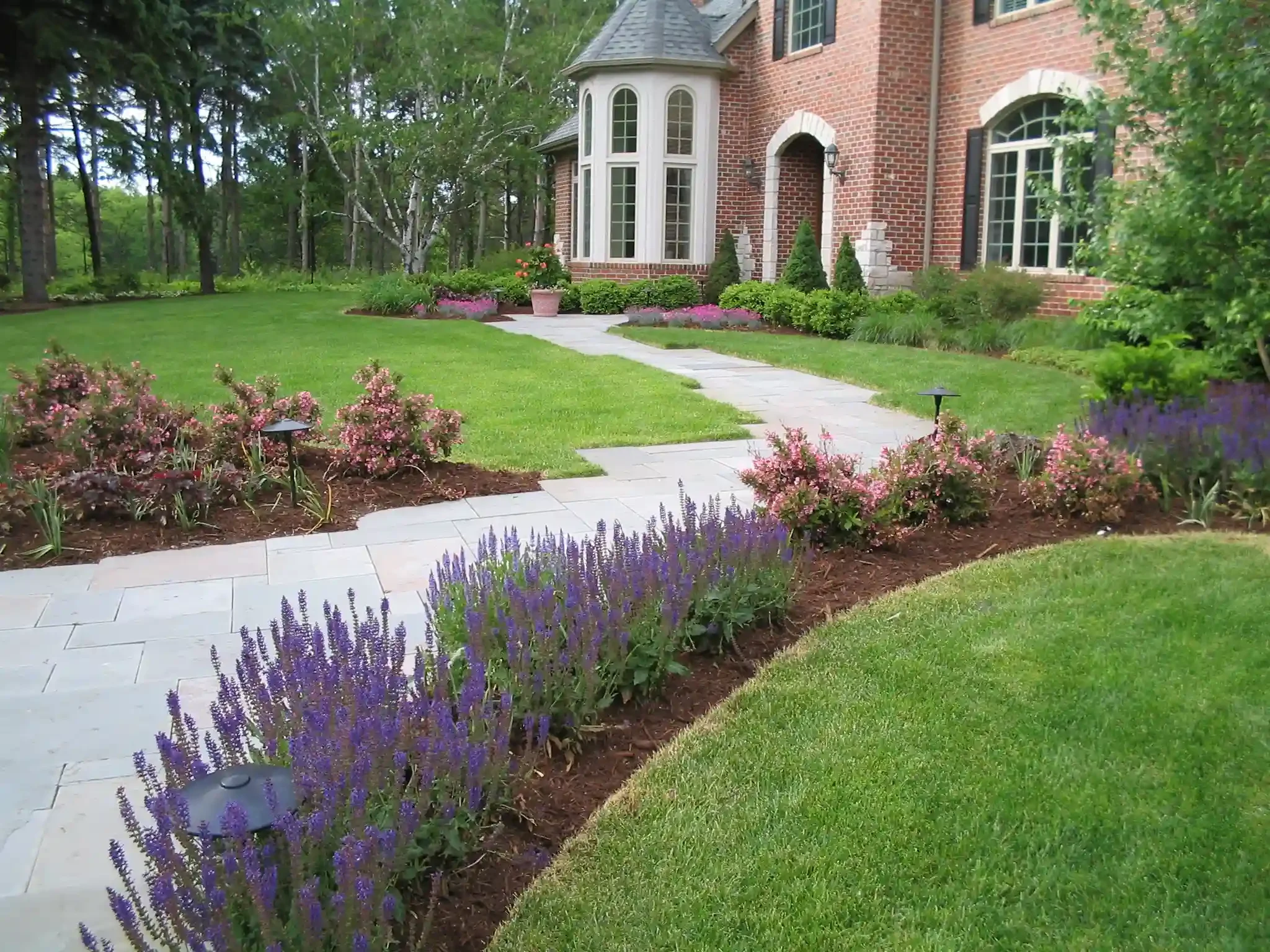 Landscape design at Marten Residence by Green View in Central Illinois