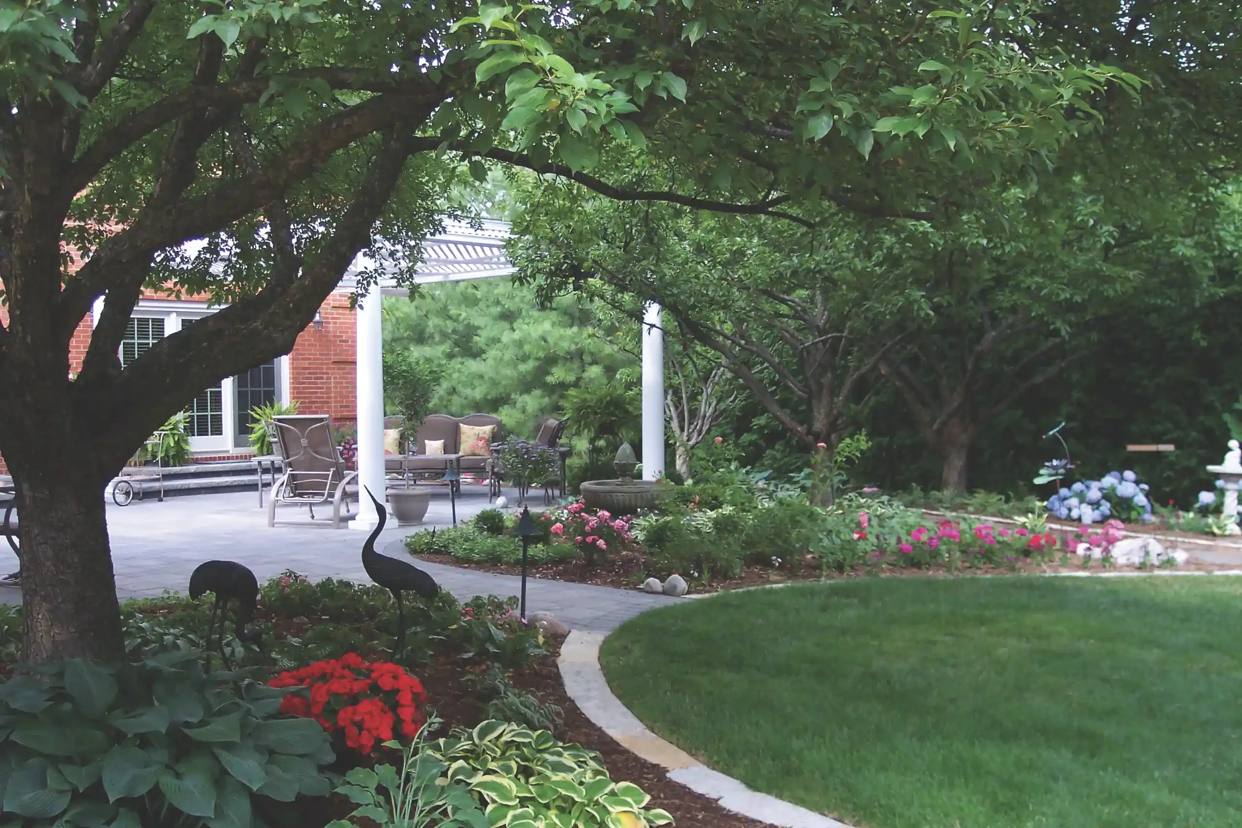 Landscape design at Jacob Residence by Green View in Central Illinois