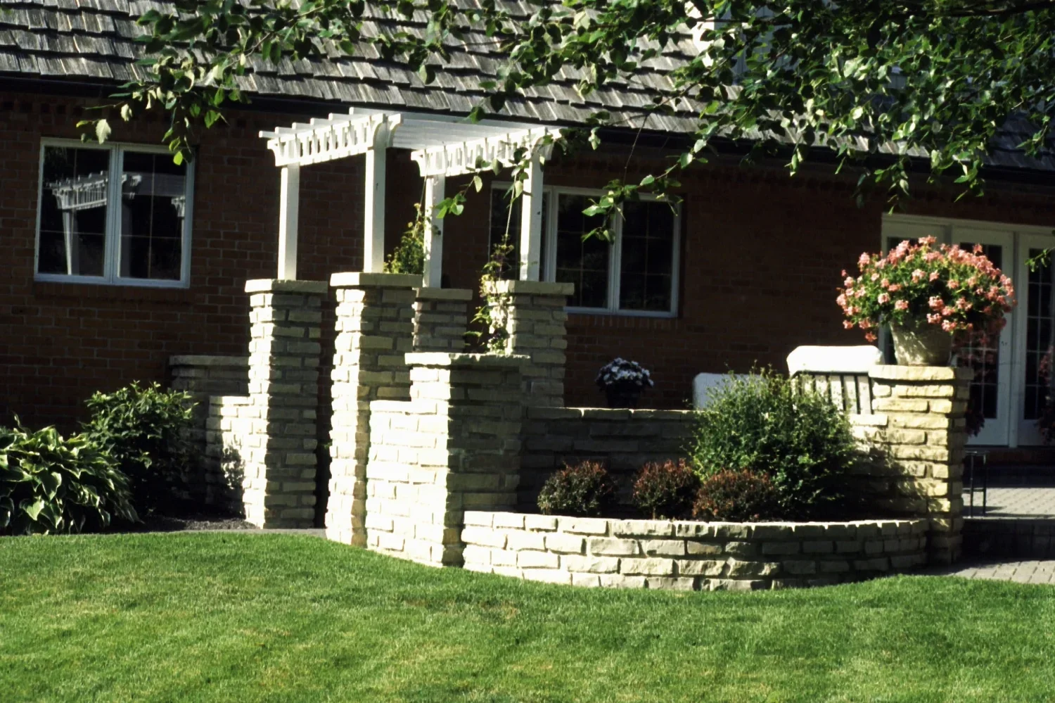 Landscape design at Schmidgall Residence by Green View in Central Illinois