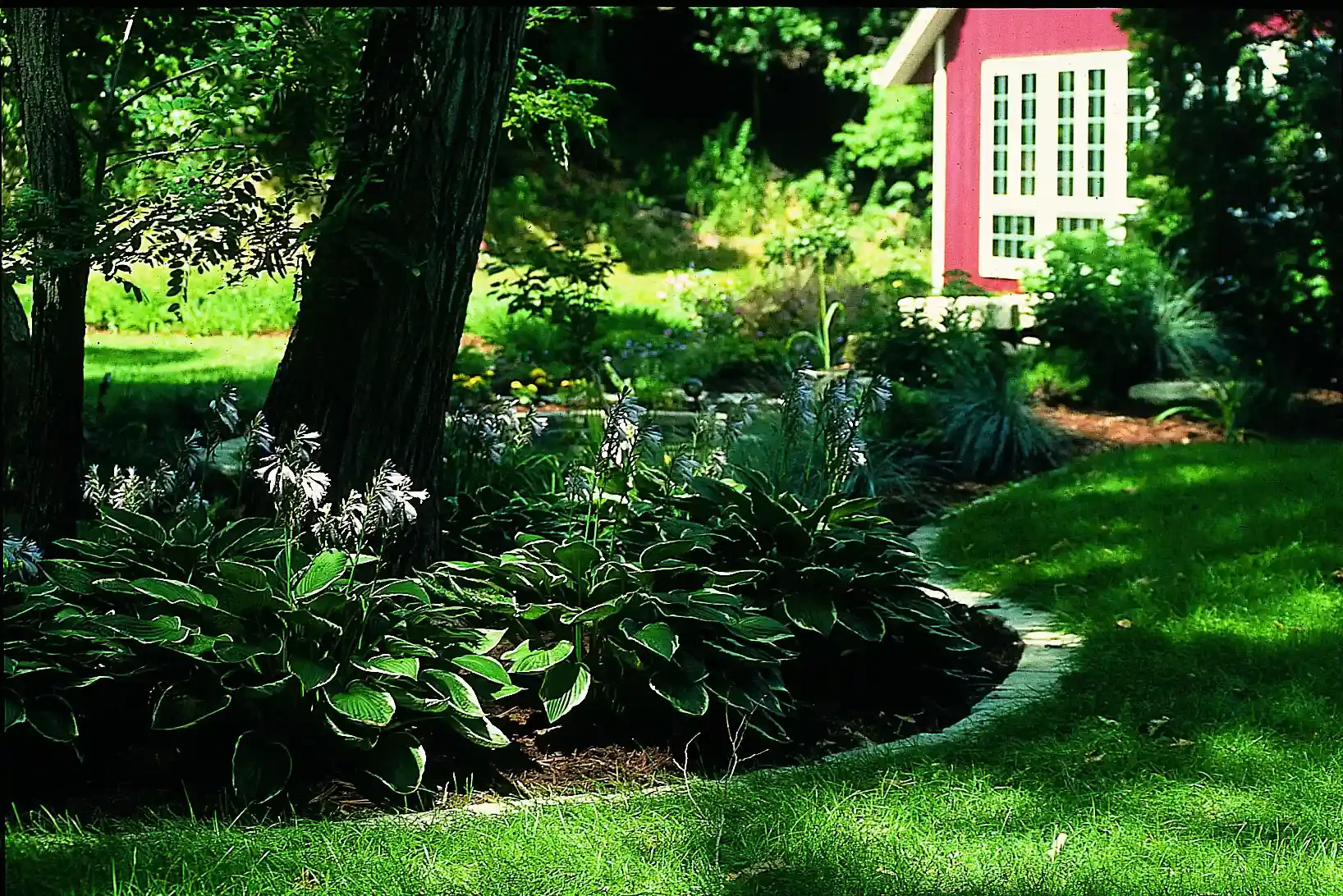 Landscape design at Dunbar Residence by Green View in Central Illinois