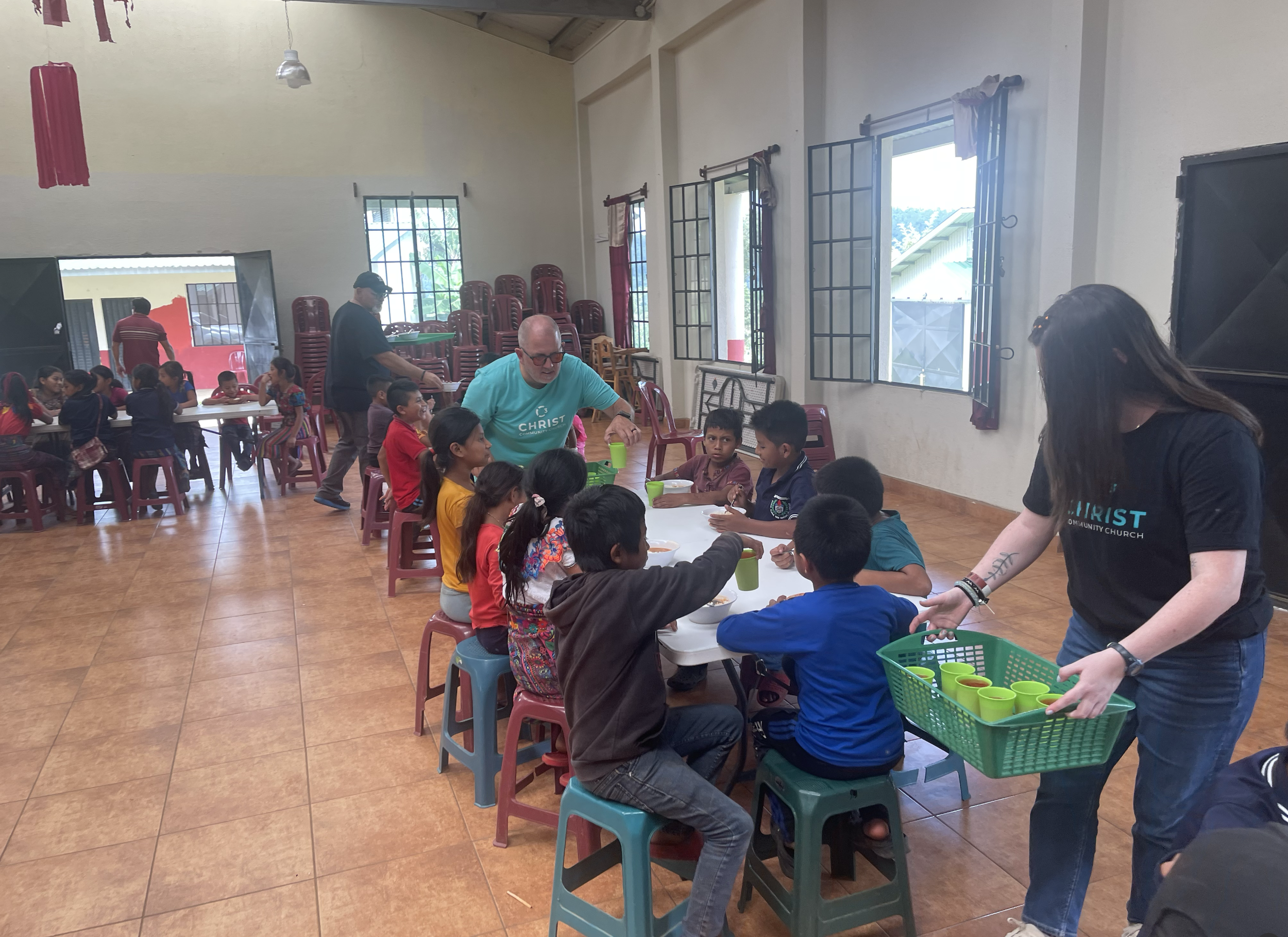 Child eating a meal at El Arado