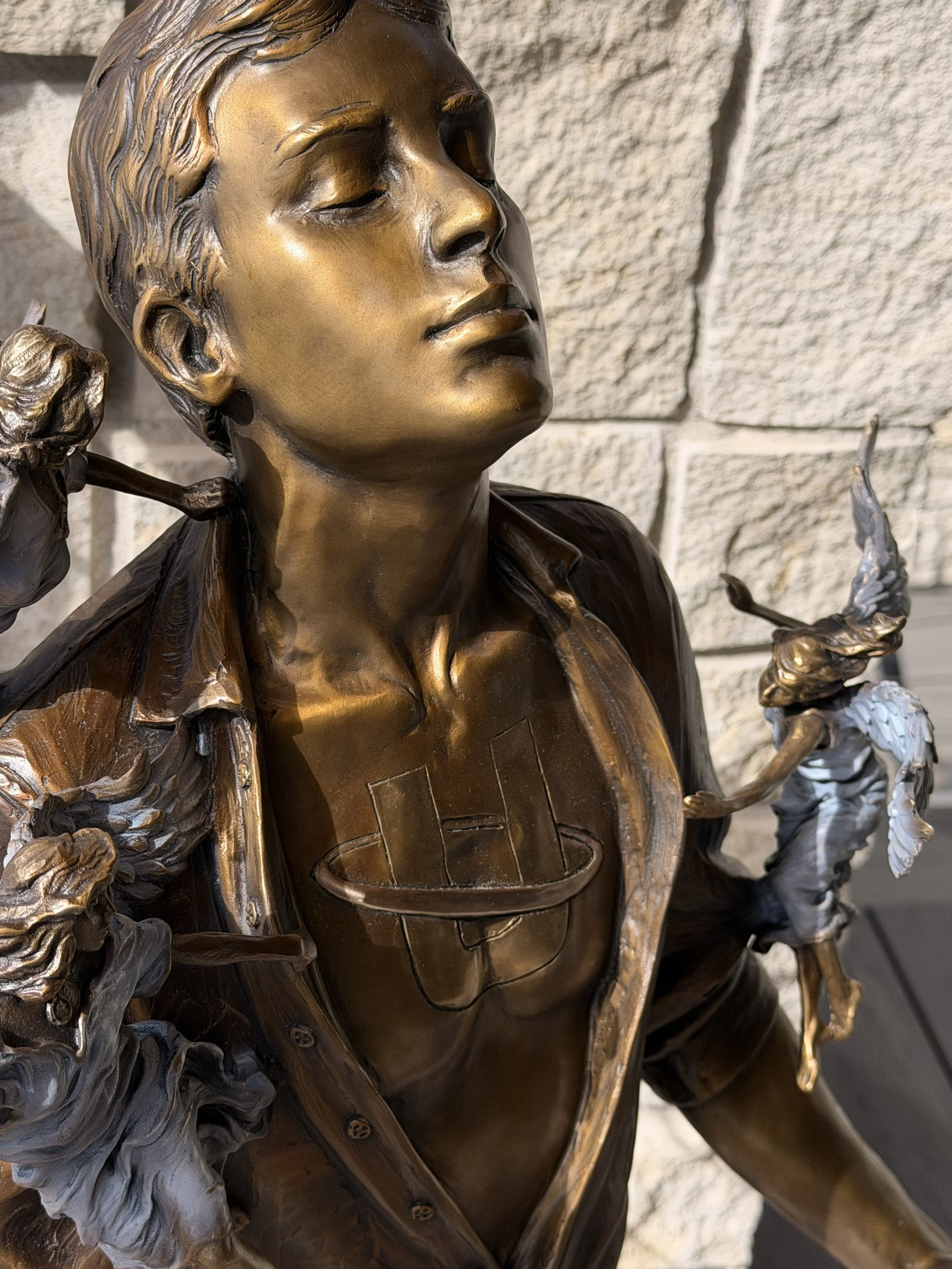 I/Universe sculpture — angel detail, left shoulder