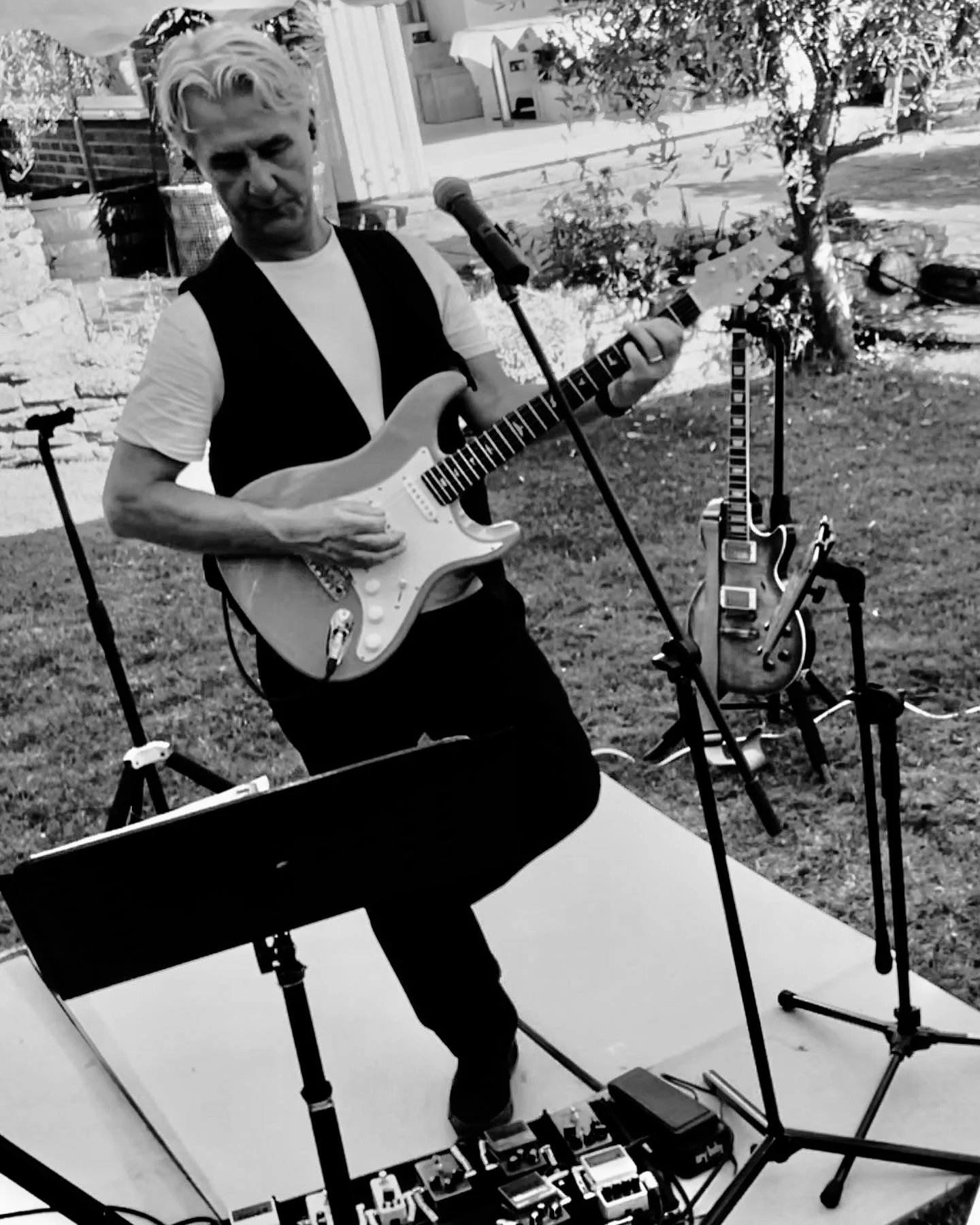 Mark Pearson performing live as a solo musician