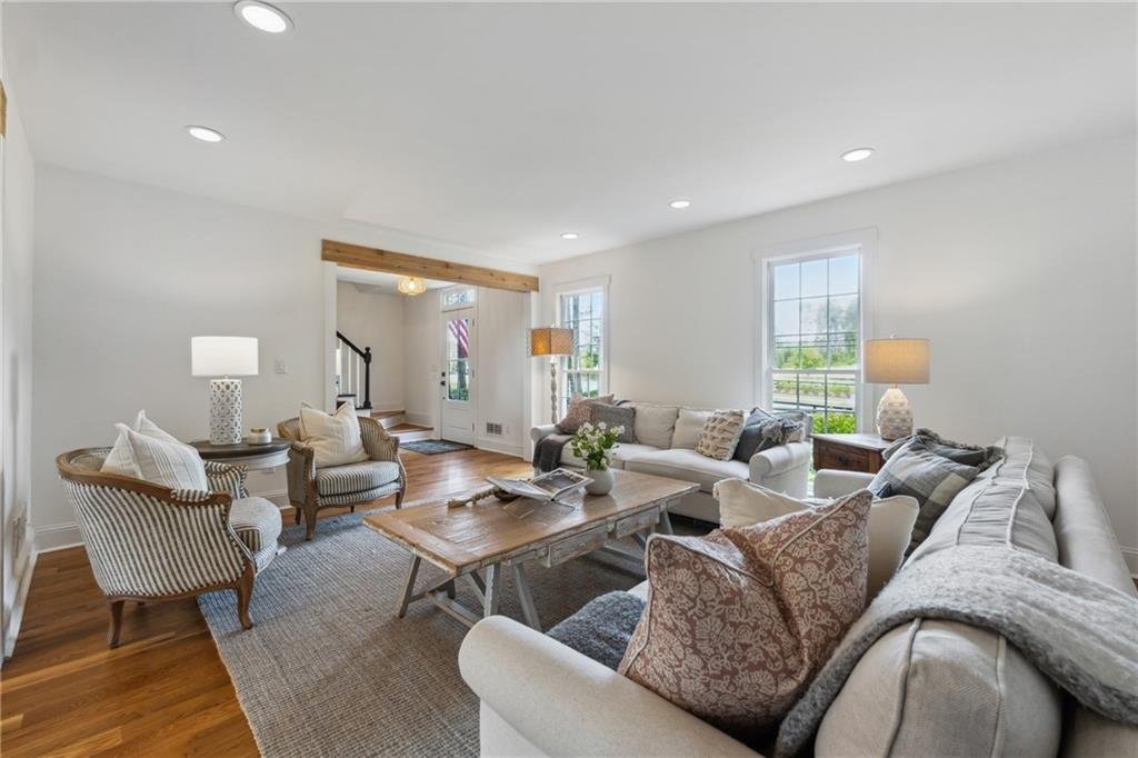 1275 Mayfield Road β Hall