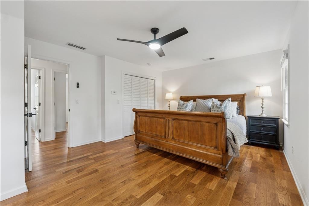 1275 Mayfield Road β Bedroom