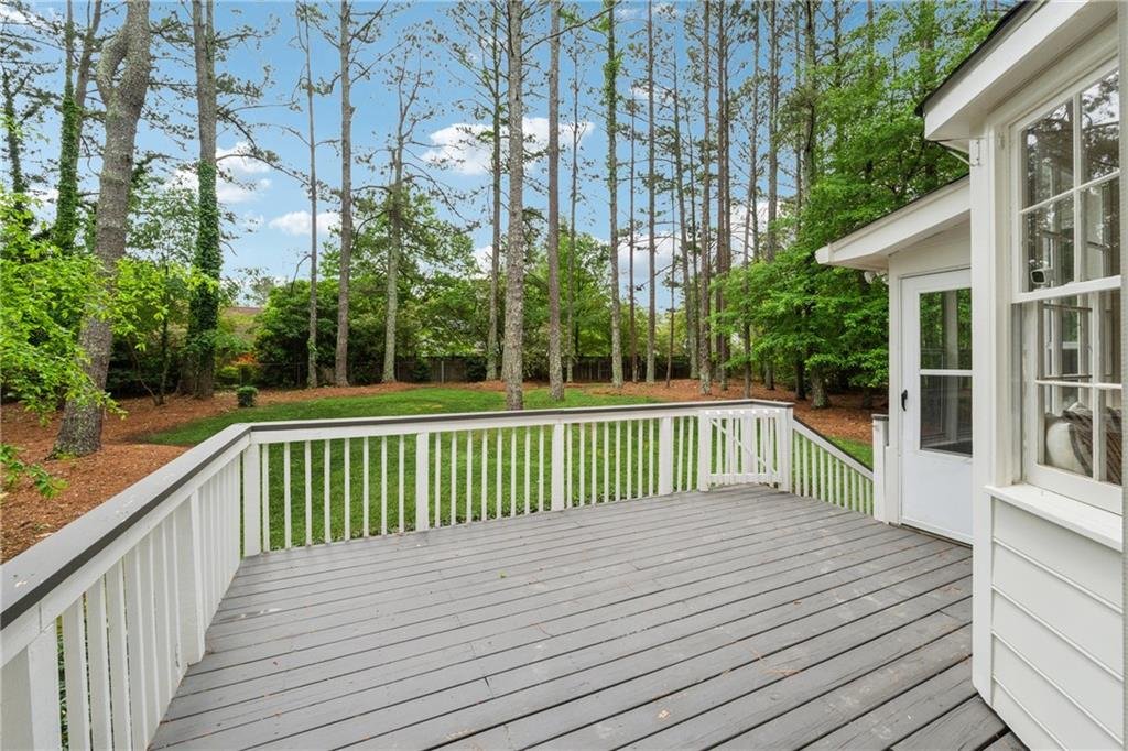 1275 Mayfield Road β Exterior View