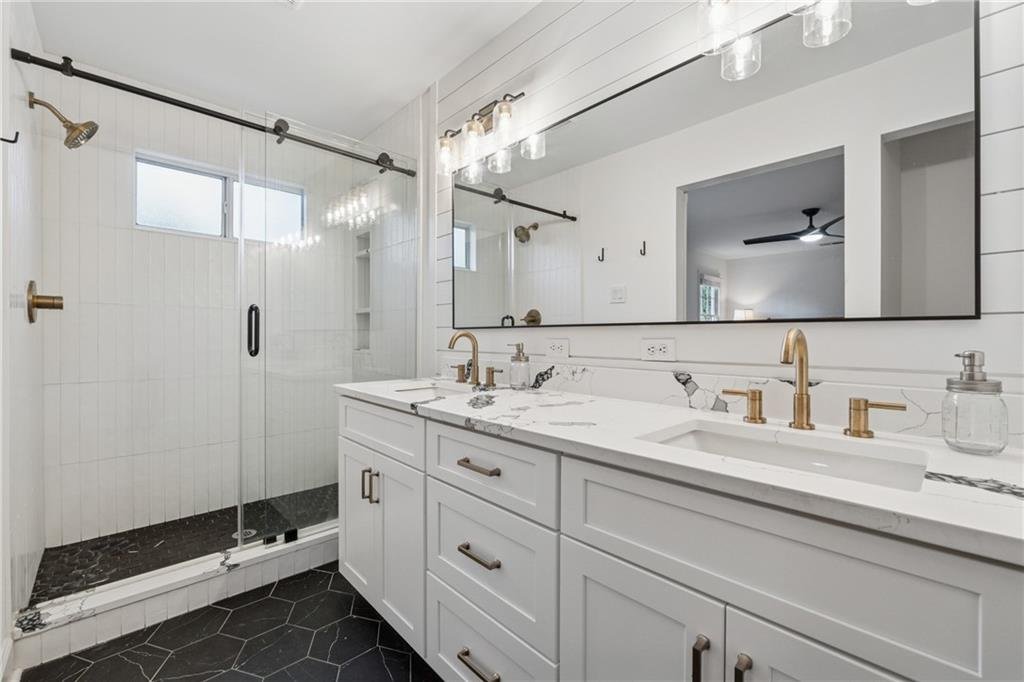 1275 Mayfield Road β Bathroom
