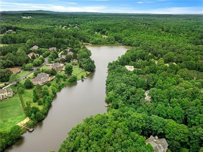 Full exterior view of 1996 Long Hollow Lane estate in Georgia
