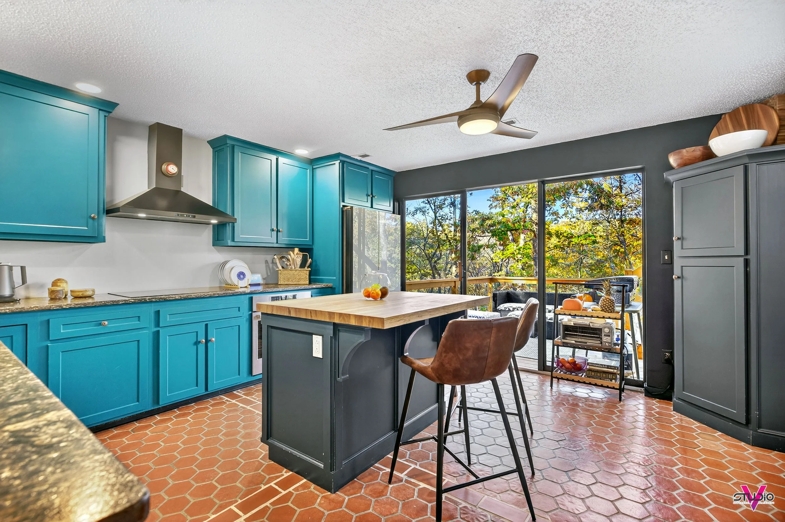 210 Black Hawk Dr