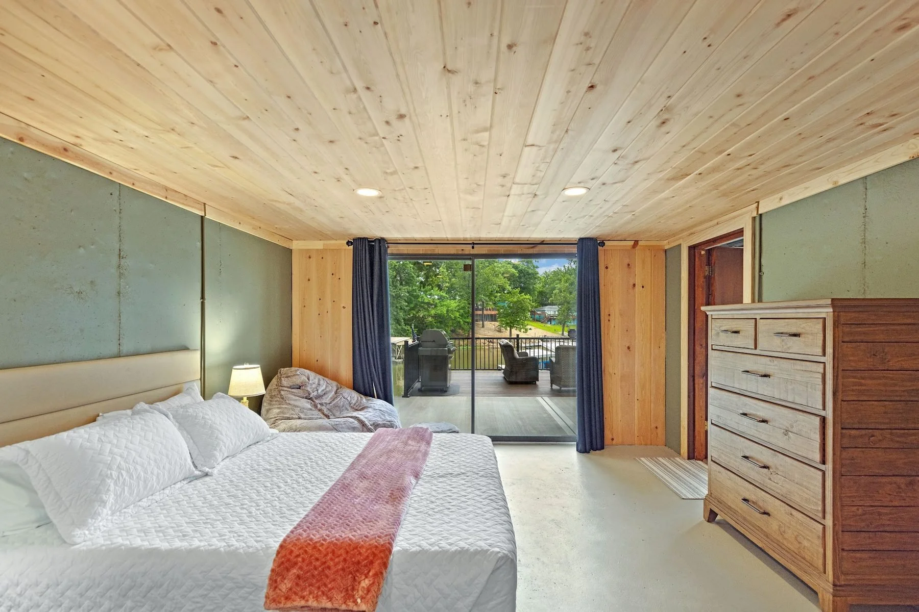 Lakefront Escape vacation rental photo 14