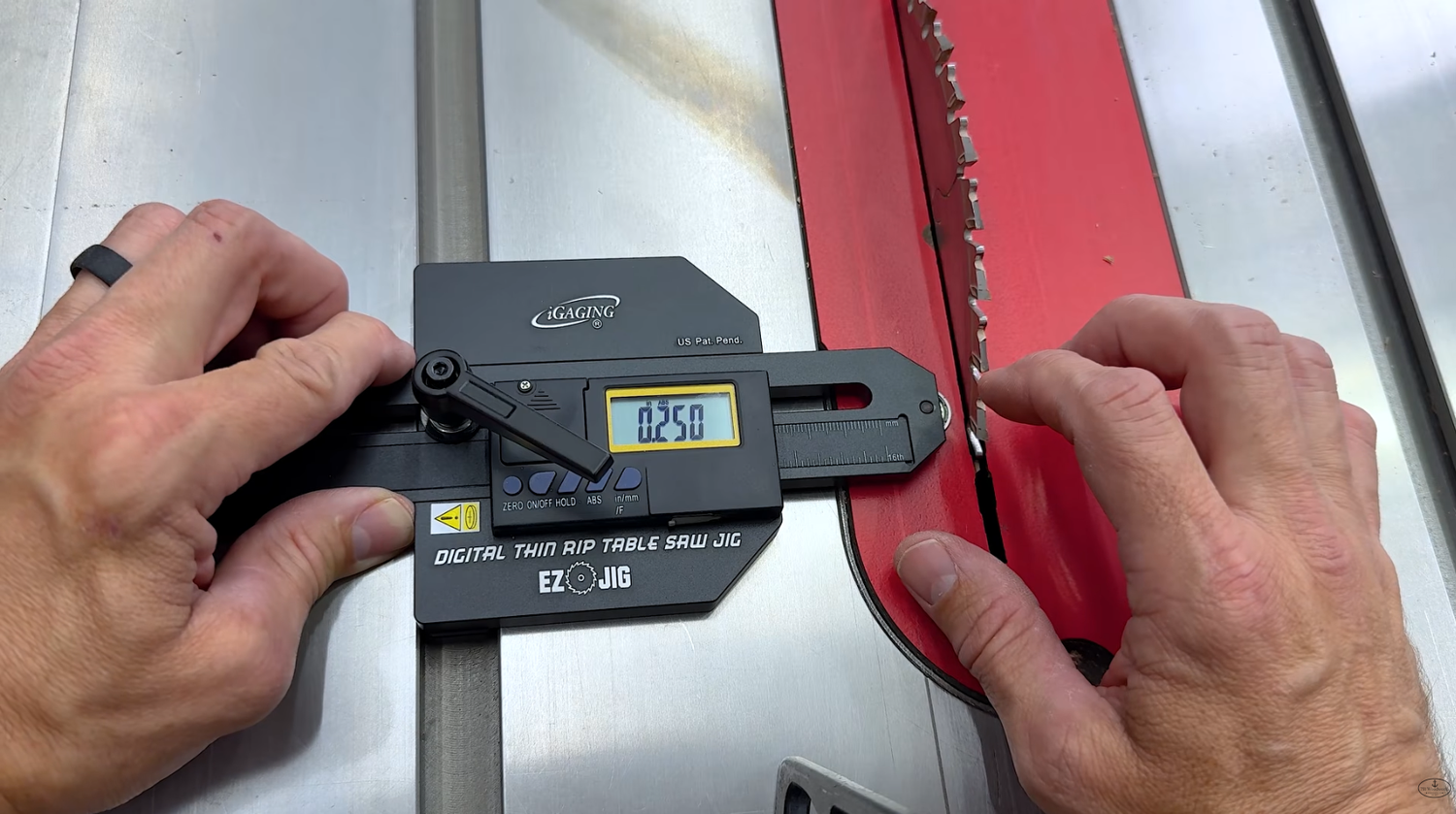 iGaging Digital Thin Rip Jig digital readout set for quarter inch thin strips at the table saw