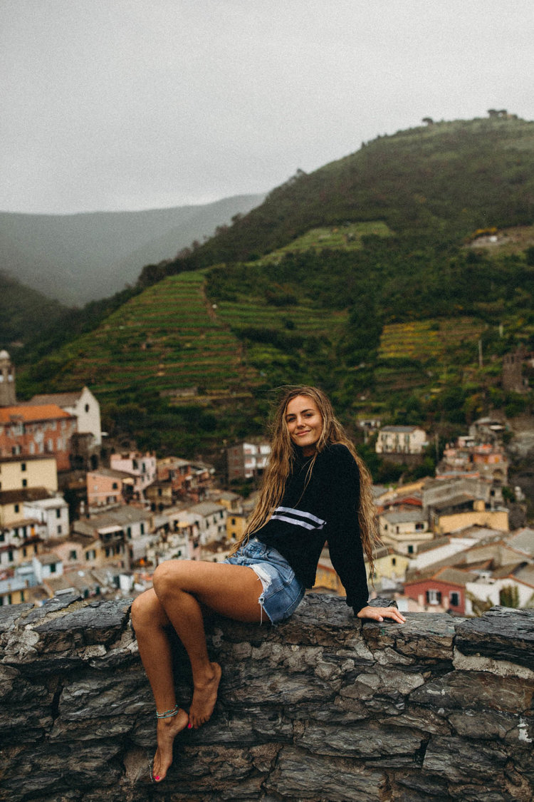 https://images.squarespace-cdn.com/content/5a57c916cf81e0af4b281e71/1527159847844-F08DBJE88Y1DRQB9DWG7/CinqueTerre_HBGOODIE2018+%2816+of+21%29.jpg?format=750w&amp;content-type=image%2Fjpeg