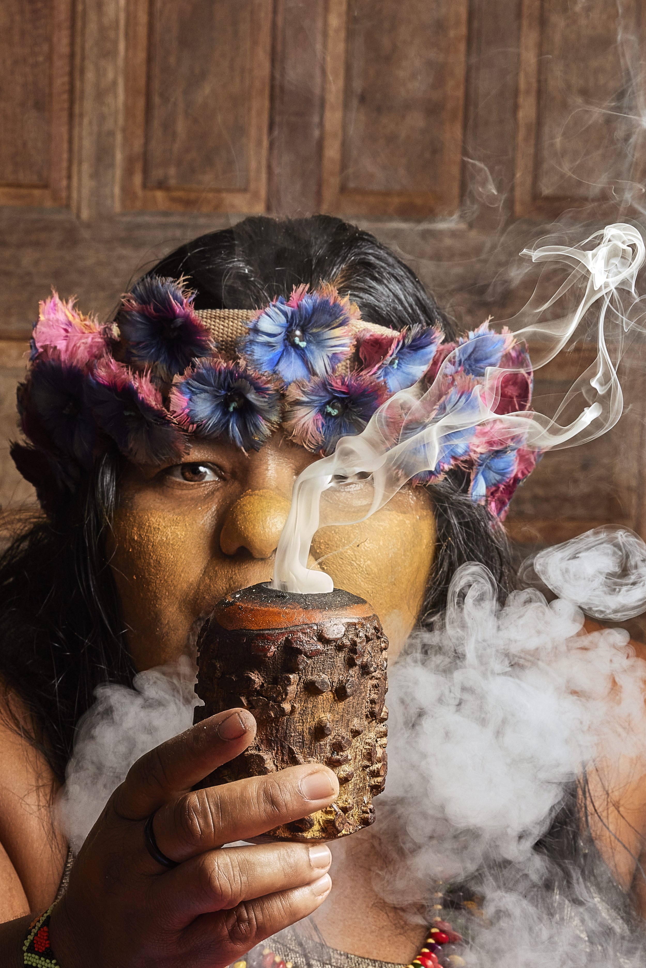 Smoke and ritual atmosphere in the Pataxó Hãhãhãe encounter near Paraty