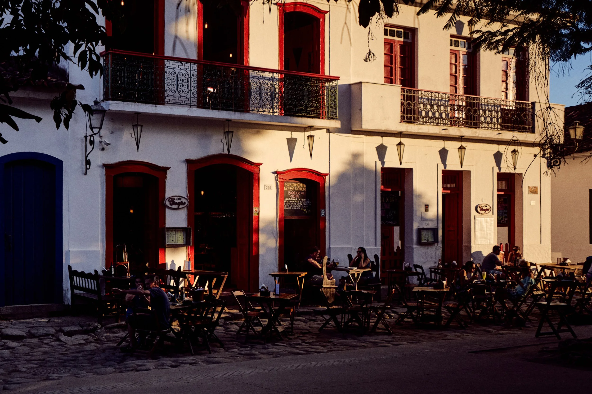 Restaurant terrace and people in Paraty