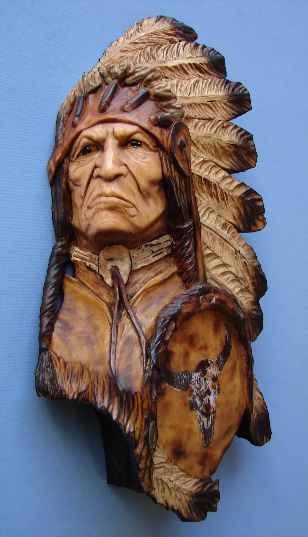 деревянные скульптуры сибирских мастеров. резьба по дереву индеец. индейцы искусство резьба по дереву. алтайские деревянные скульптуры. индейская деревянная скульптура.