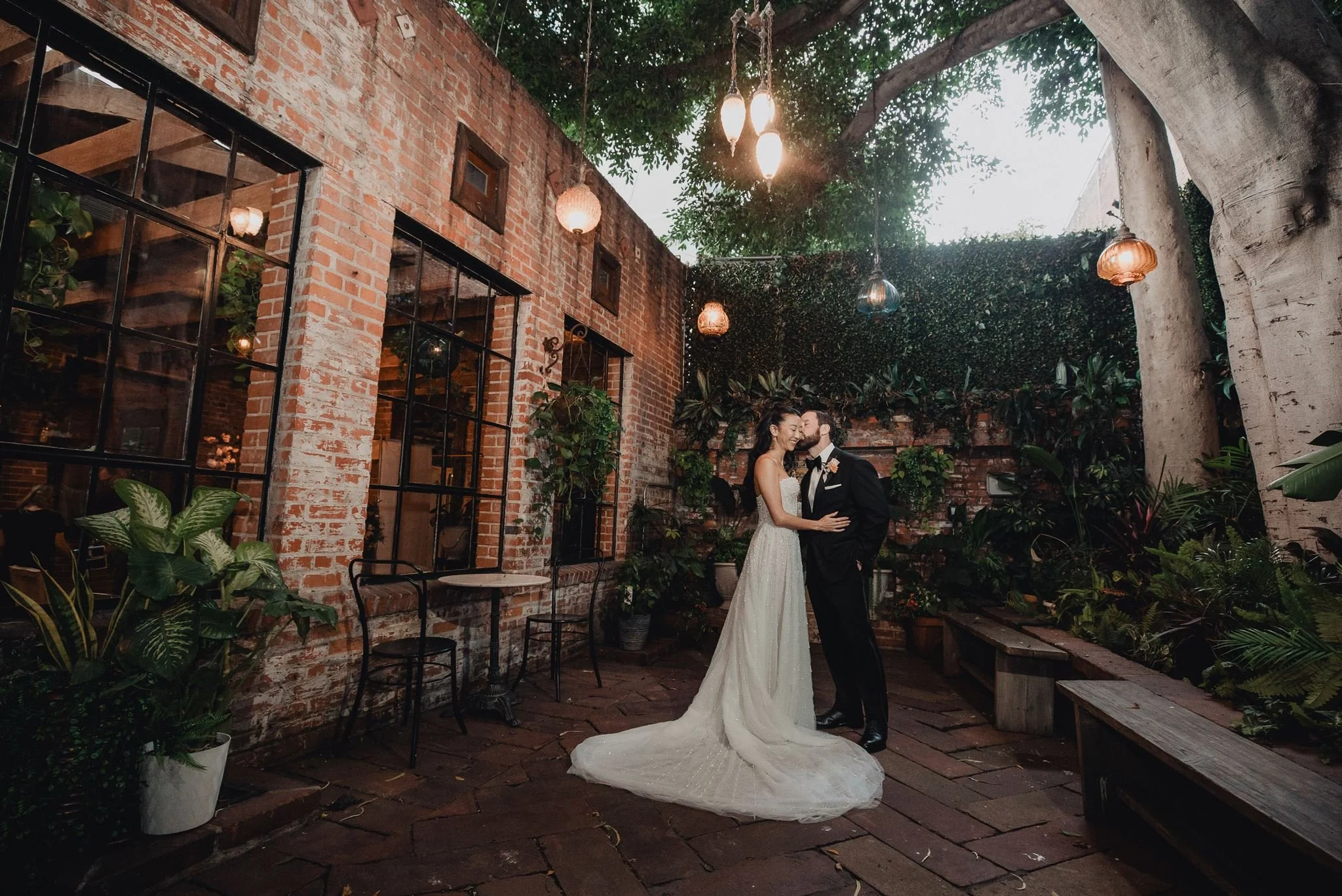 Real wedding photographed by Lulan Studio at Carondelet House