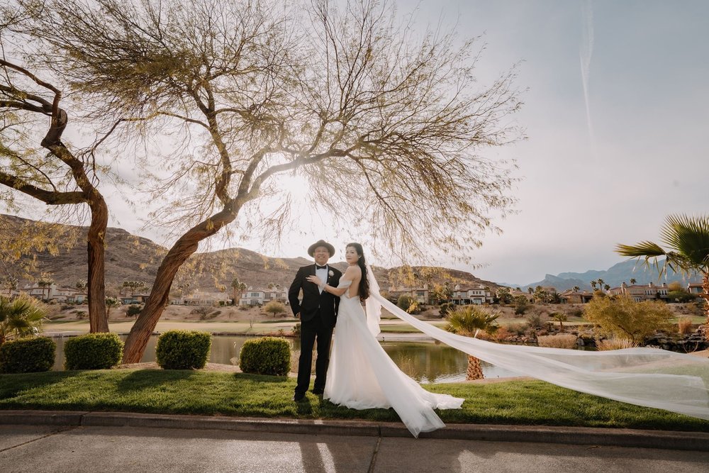 Ceremony lawn with Red Rock Canyon in the background at Red Rock Country Club