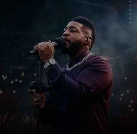 Tre Henderson performing live as a vocalist