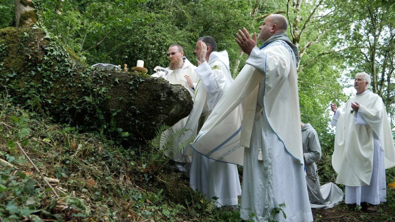 Mass-rock in Aghamore (rosclogher By., Aghanlish Ed)