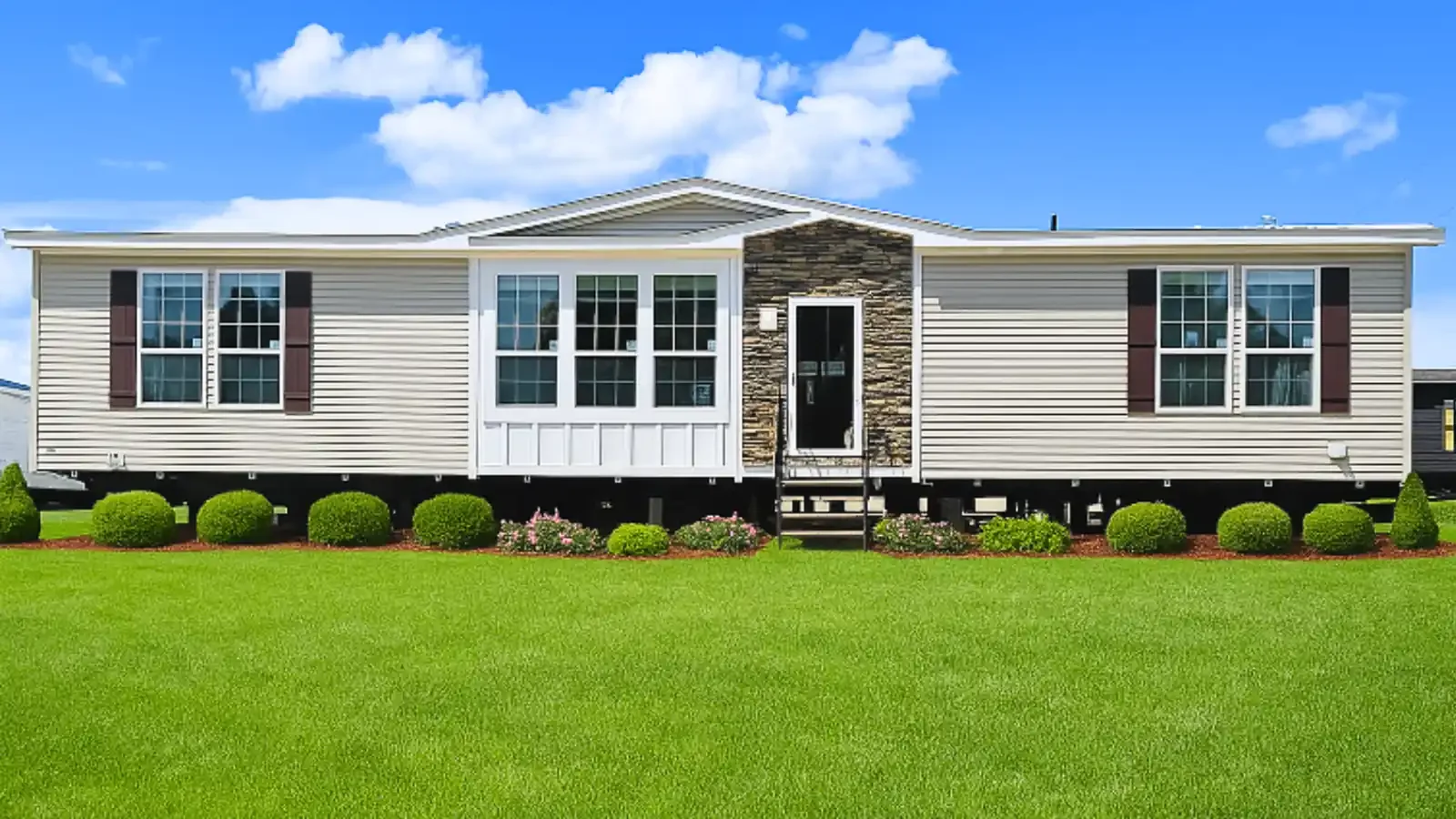 Franklin Homes Riverview manufactured home exterior from Hartwell Home Mart in Hartwell, Georgia, with financing from BuildBuyRefi.com