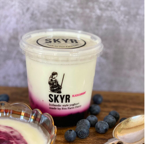 ✨ It’s virtually fat-free.
✨ Packed with protein to support your body after exercise.
✨ Our flavoured skyrs are made with a layer of artisan fruit conserve.
✨ Waste-free! It’s made with the freshly skimmed milk which is a by-product of our butter pro