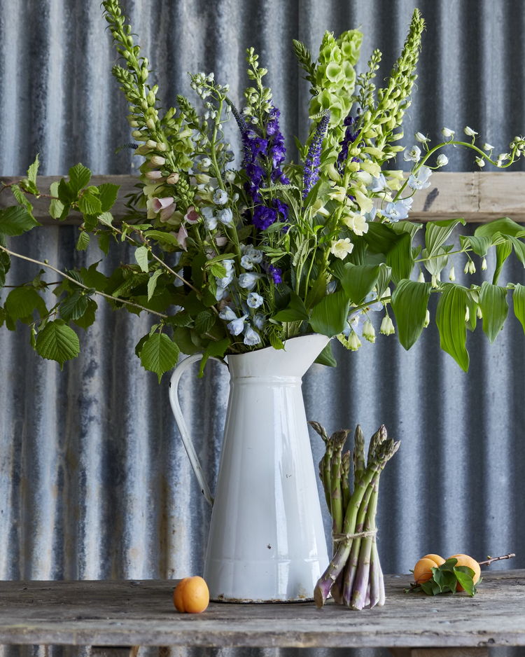 Pop in to the flower shop to see the most gorgeous spring flowers and meet the flowergirls....