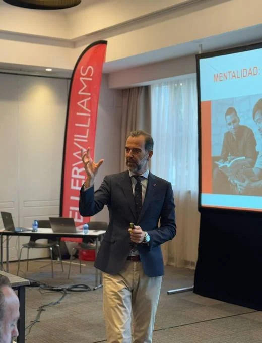 Toni Expósito en la ponencia sobre la mentalidad del empresario inmobiliario