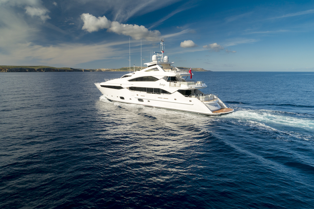 Яхта Sunseeker 155 на Мальдивах