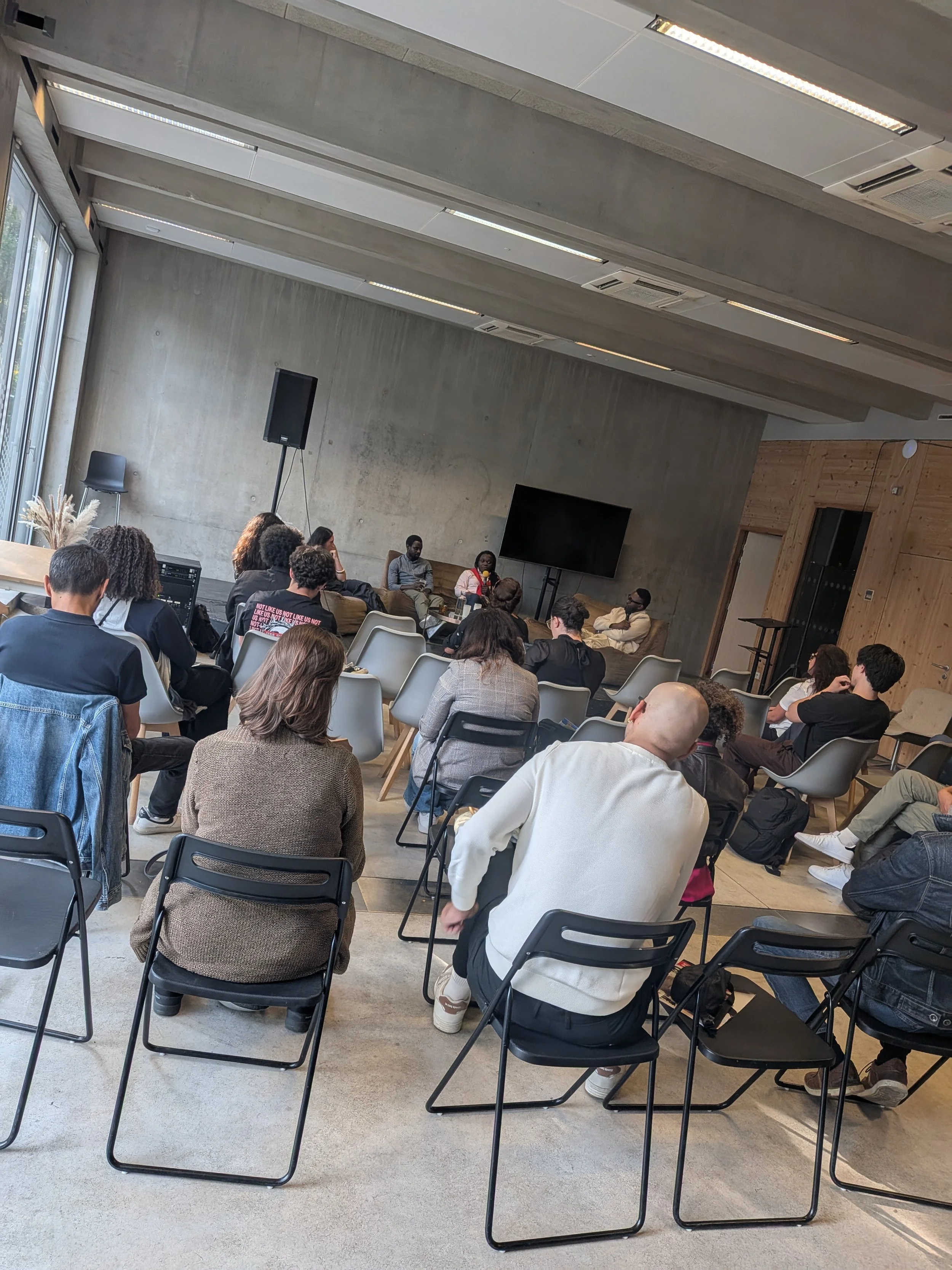 Vue de la salle pendant un temps d’échange entre intervenants et participants