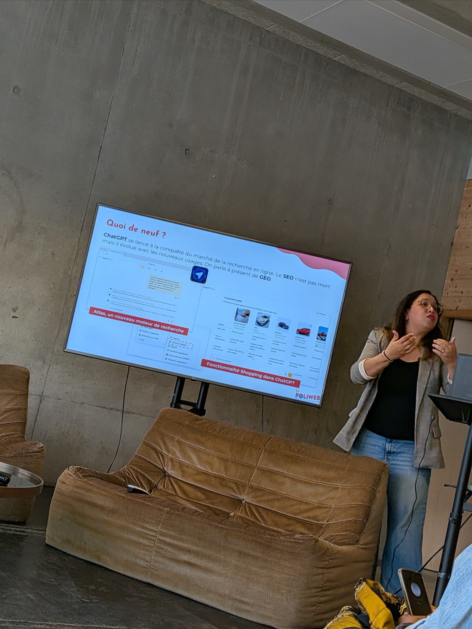 Hafida Amzelloug pendant son atelier « IA et création de contenu »