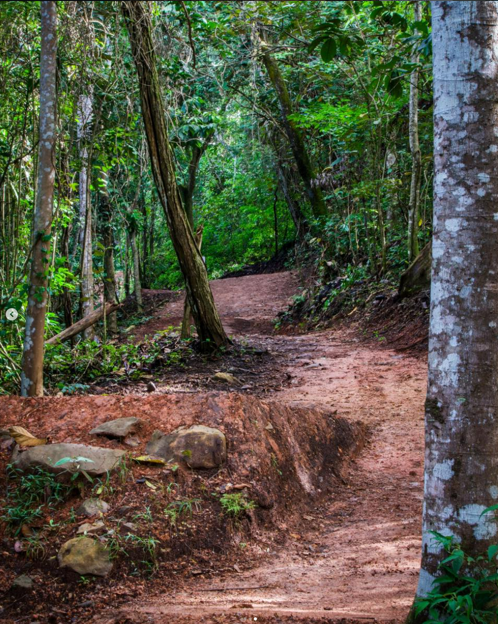 Women mountain biking Costa Rica