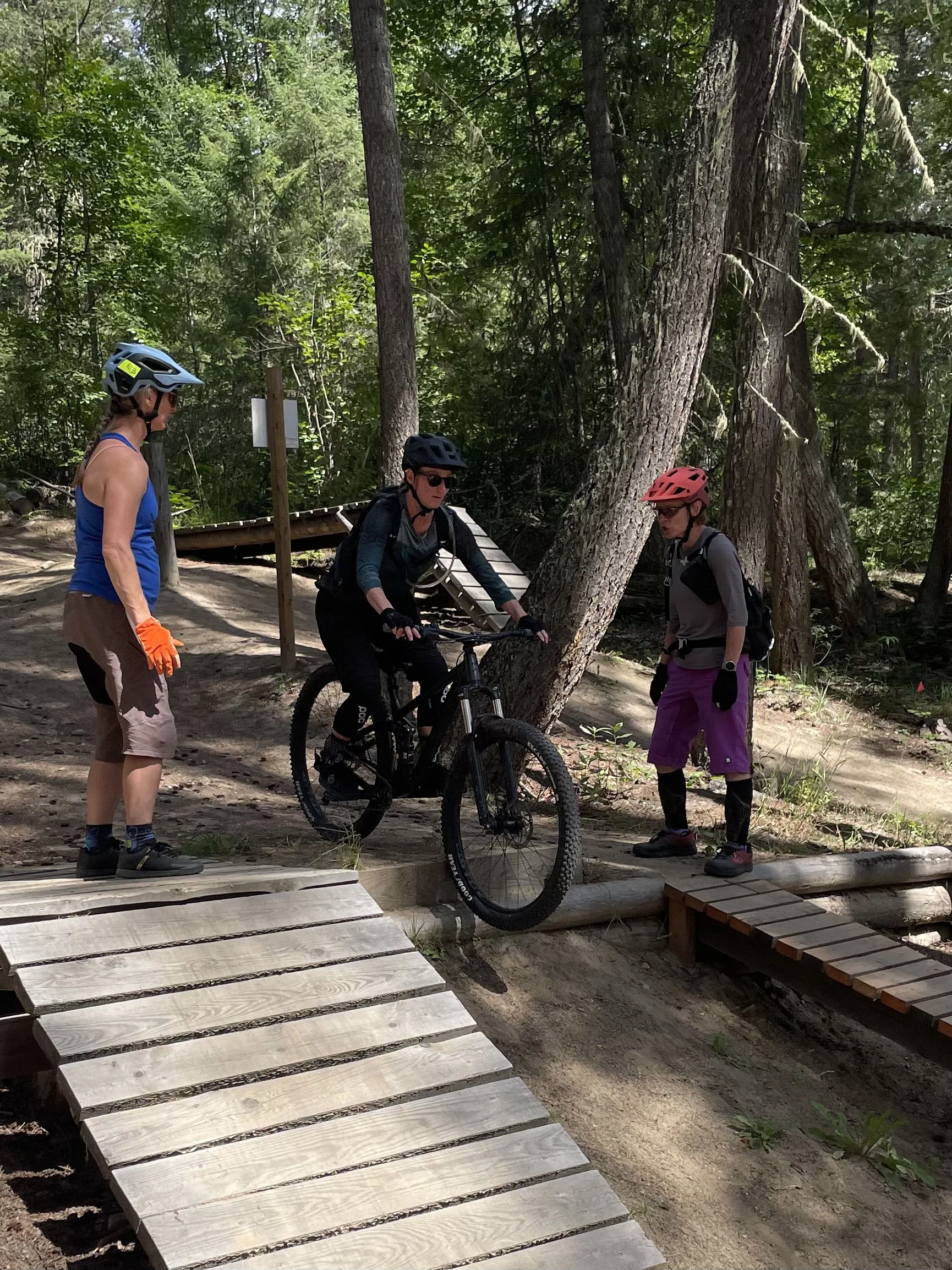 Women mountain biking in Valemount BC
