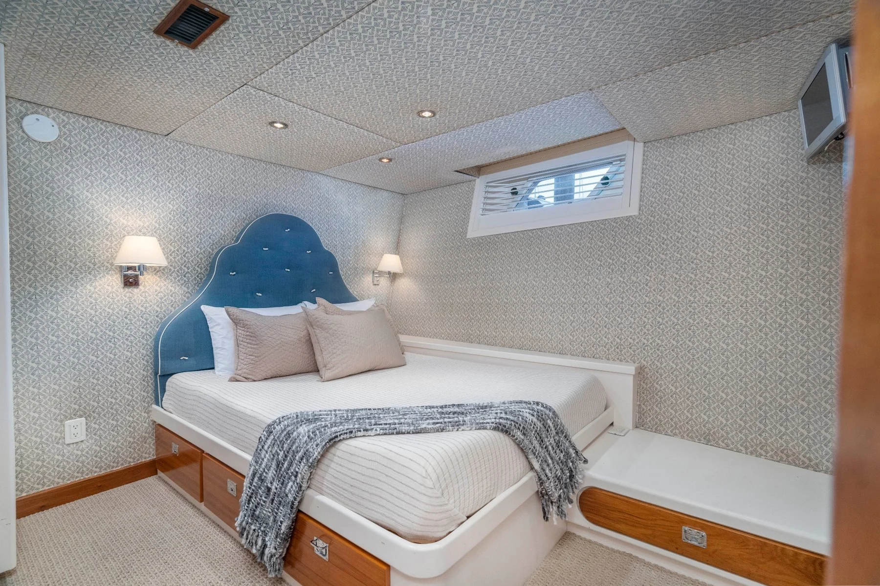 Another Wild Dawn queen guest stateroom