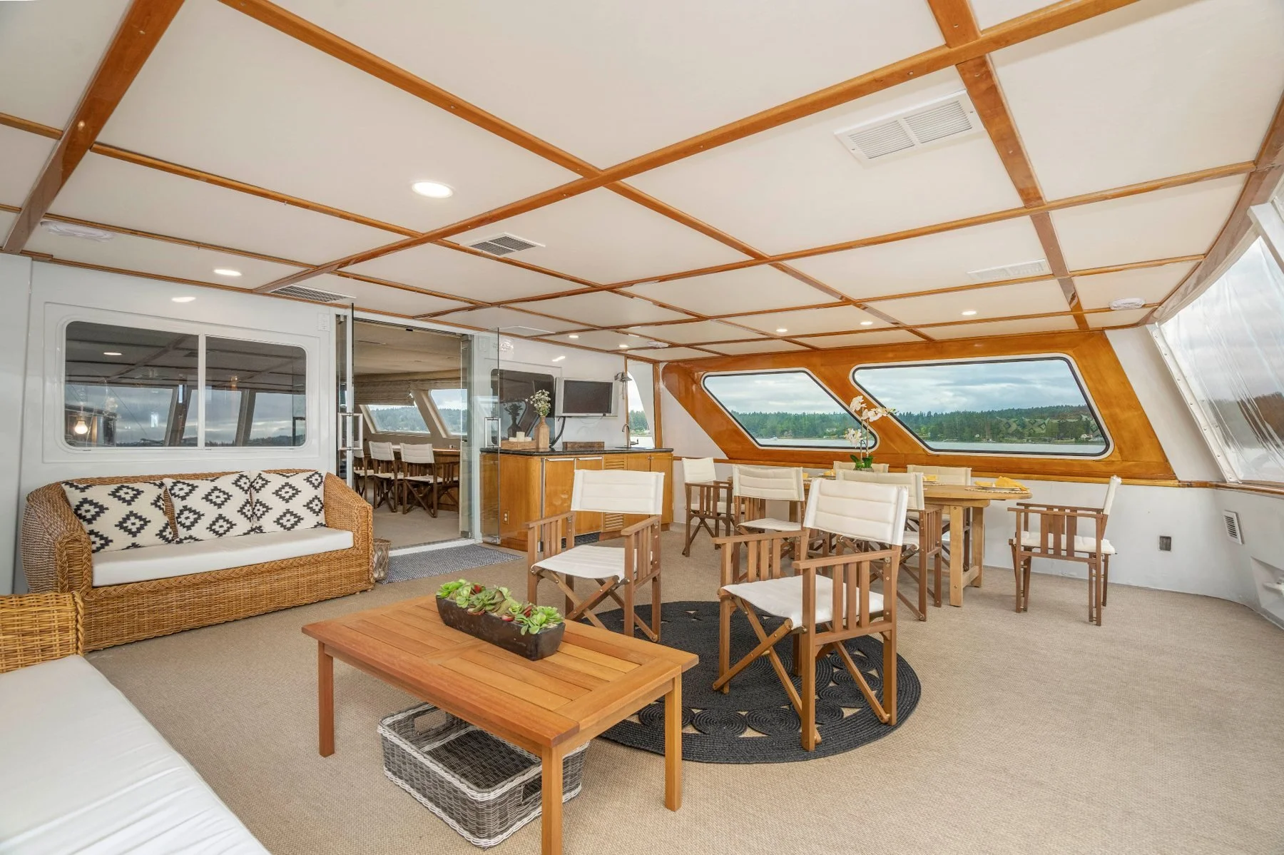 Wild Dawn aft lounge seating