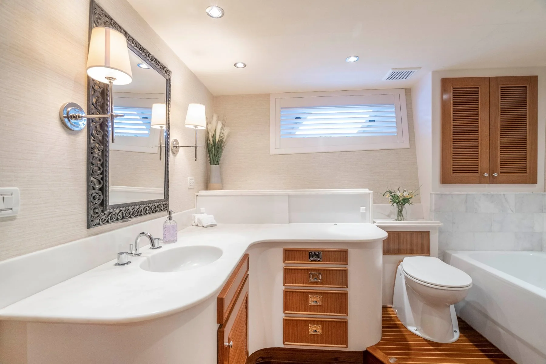 Spacious Wild Dawn ensuite bathroom