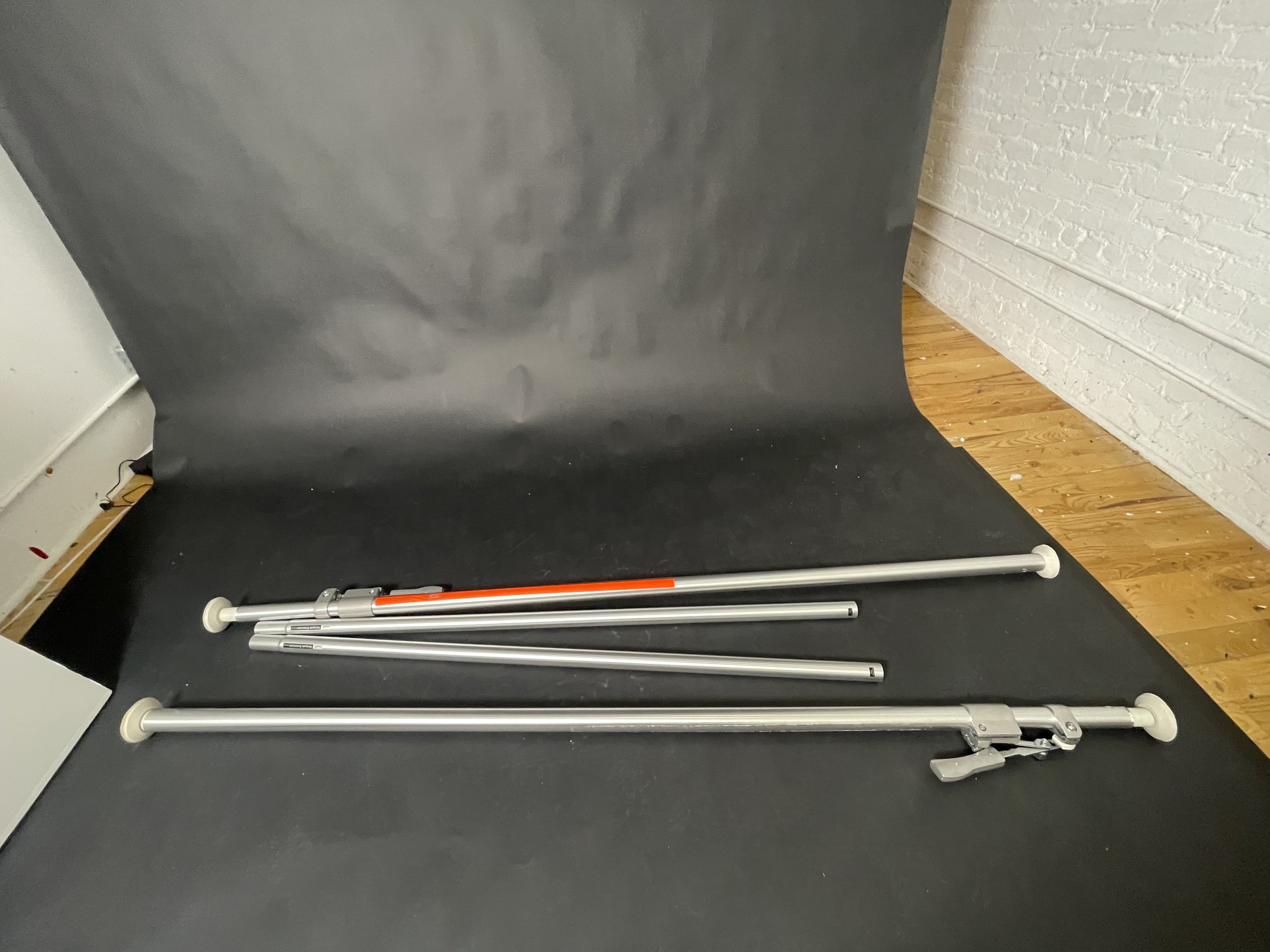 Two support poles and two loose extension sections shown. Confirm exact model, dimensions and package.