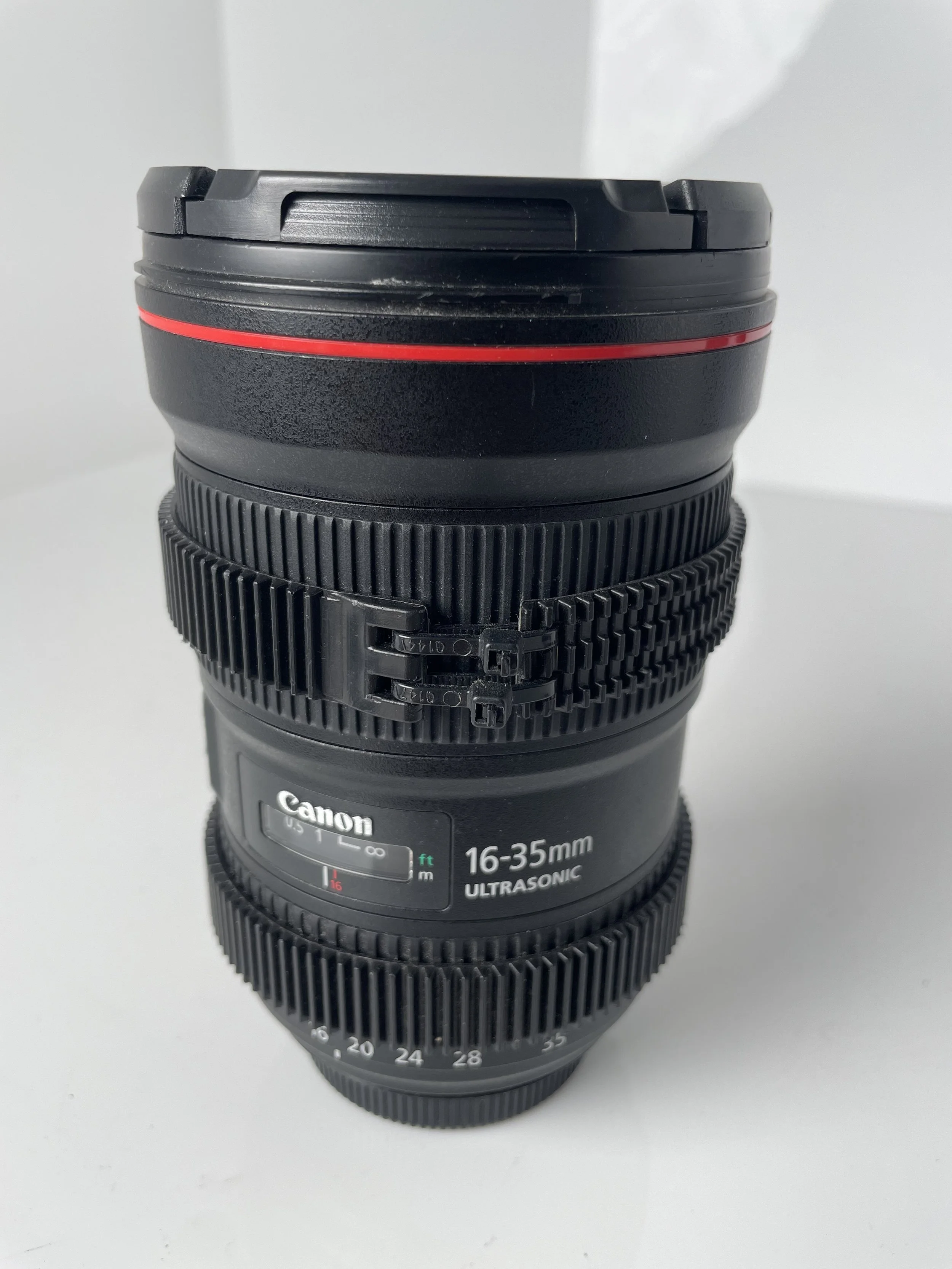 Canon EF 16–35mm f/2.8L III. Confirm which accessories are included.
