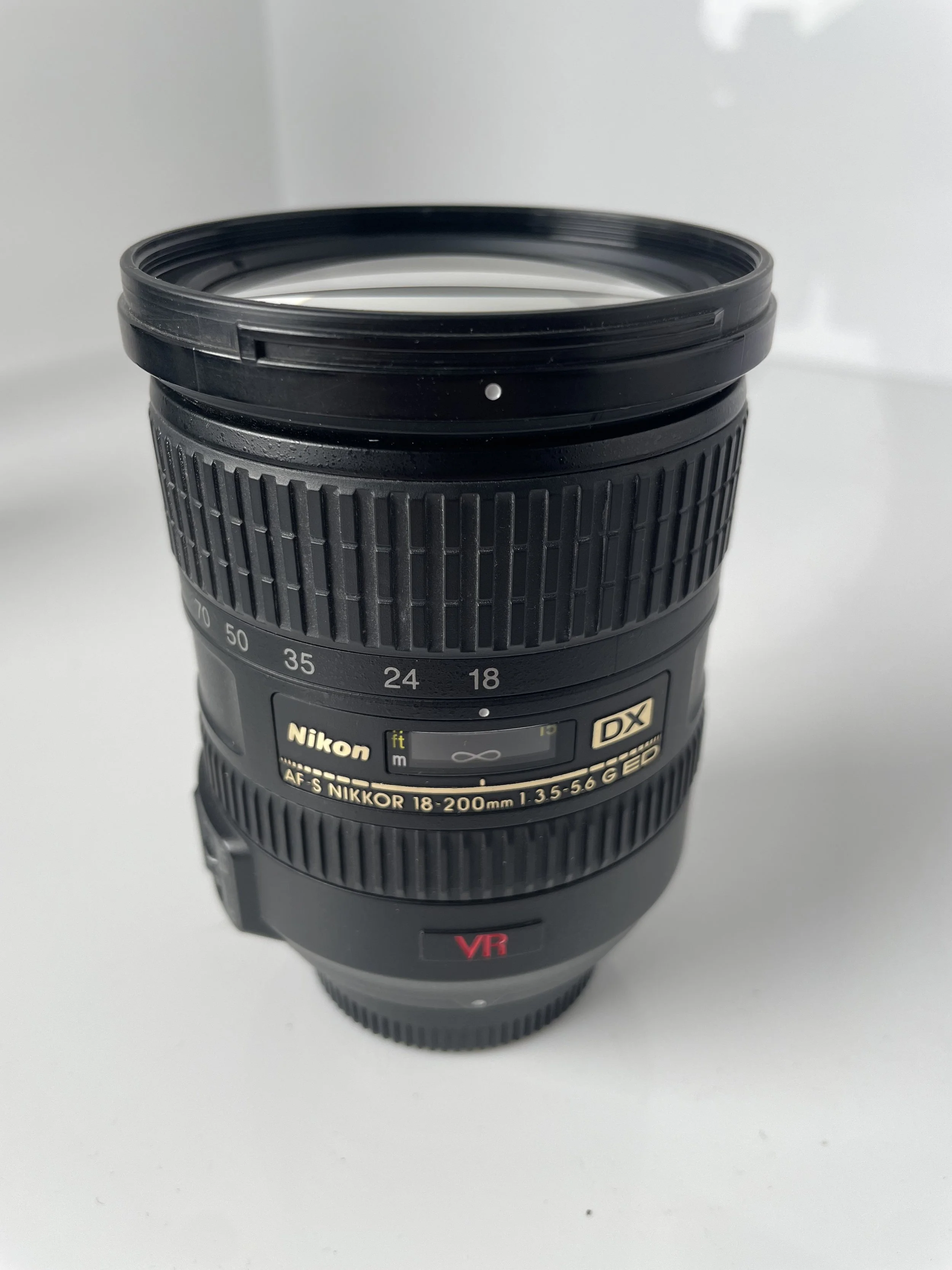 Nikon AF-S DX 18–200mm, barrel view.