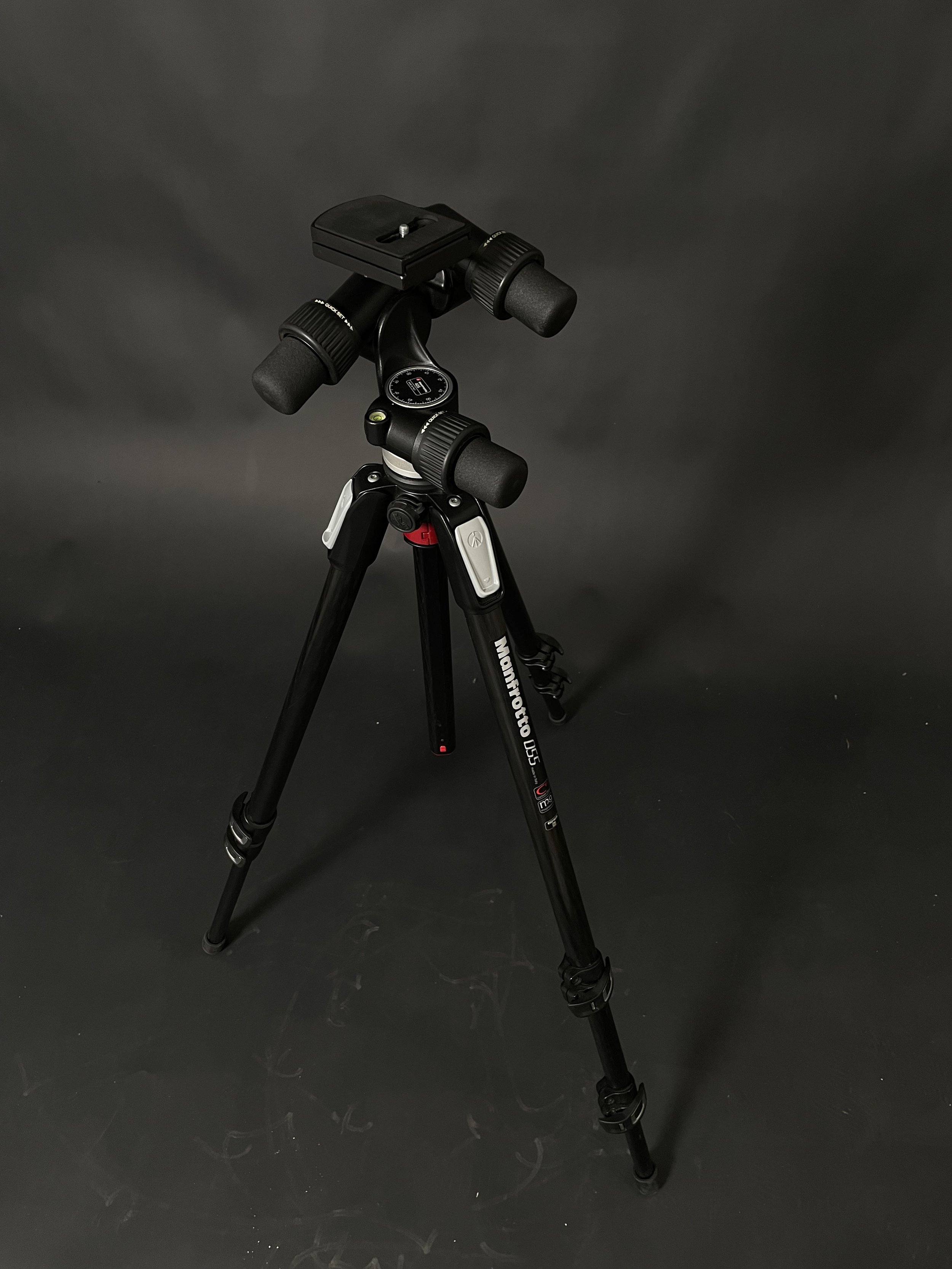 Manfrotto 055 carbon tripod with geared head — IMG_2318