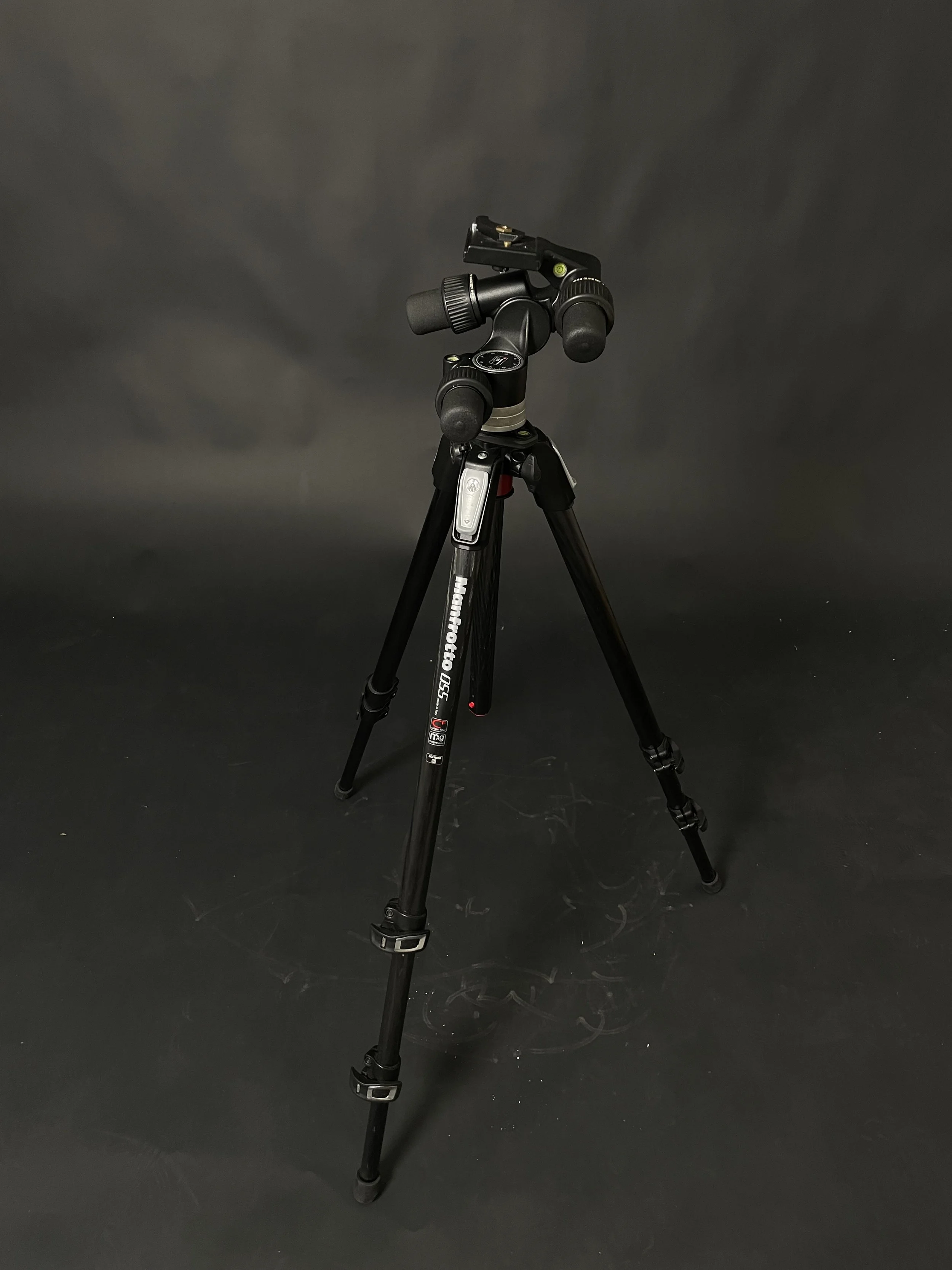 Manfrotto 055 carbon tripod with geared head — IMG_2317