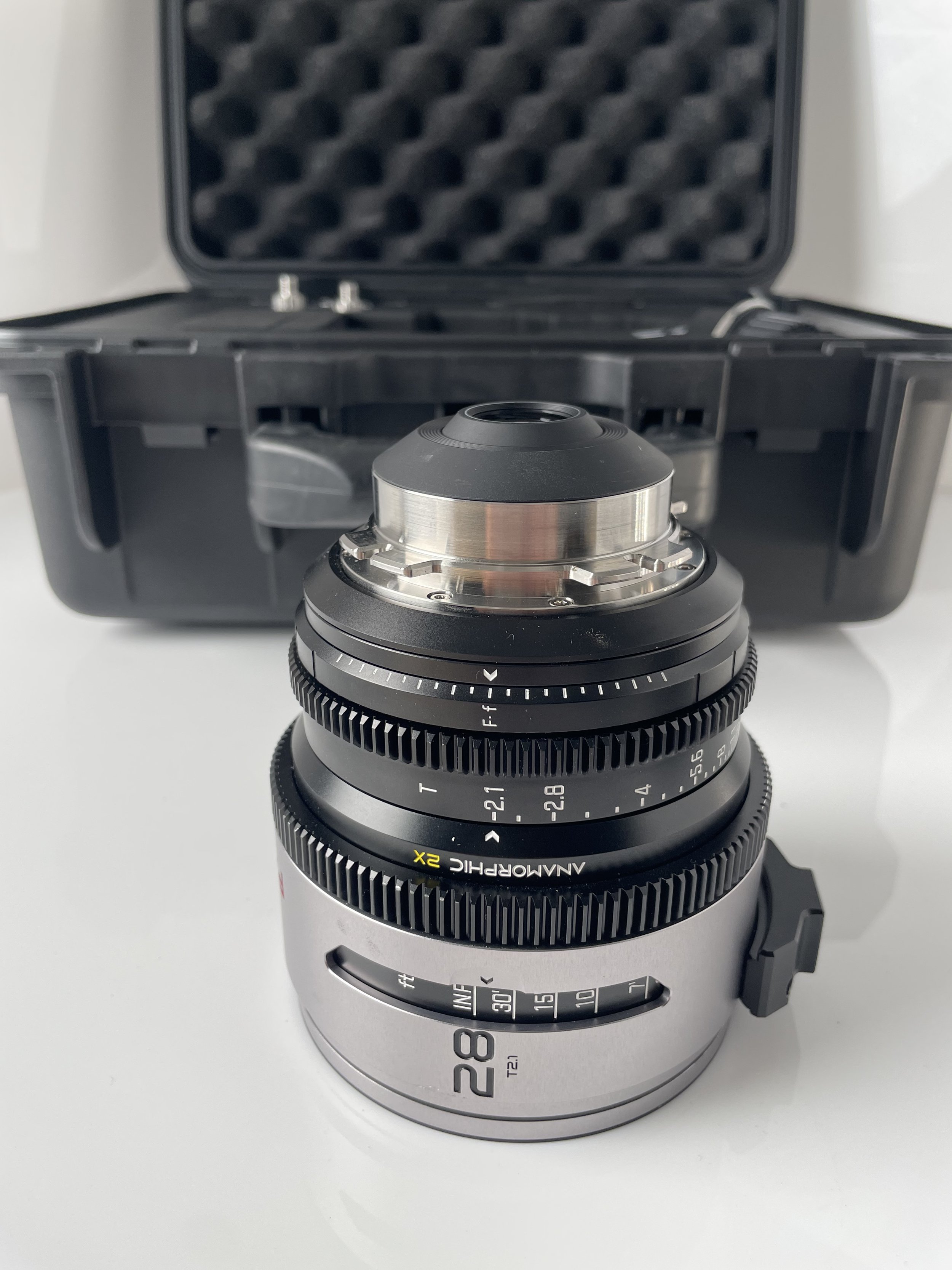 DZOFILM Pavo 28mm T2.1, barrel and mount