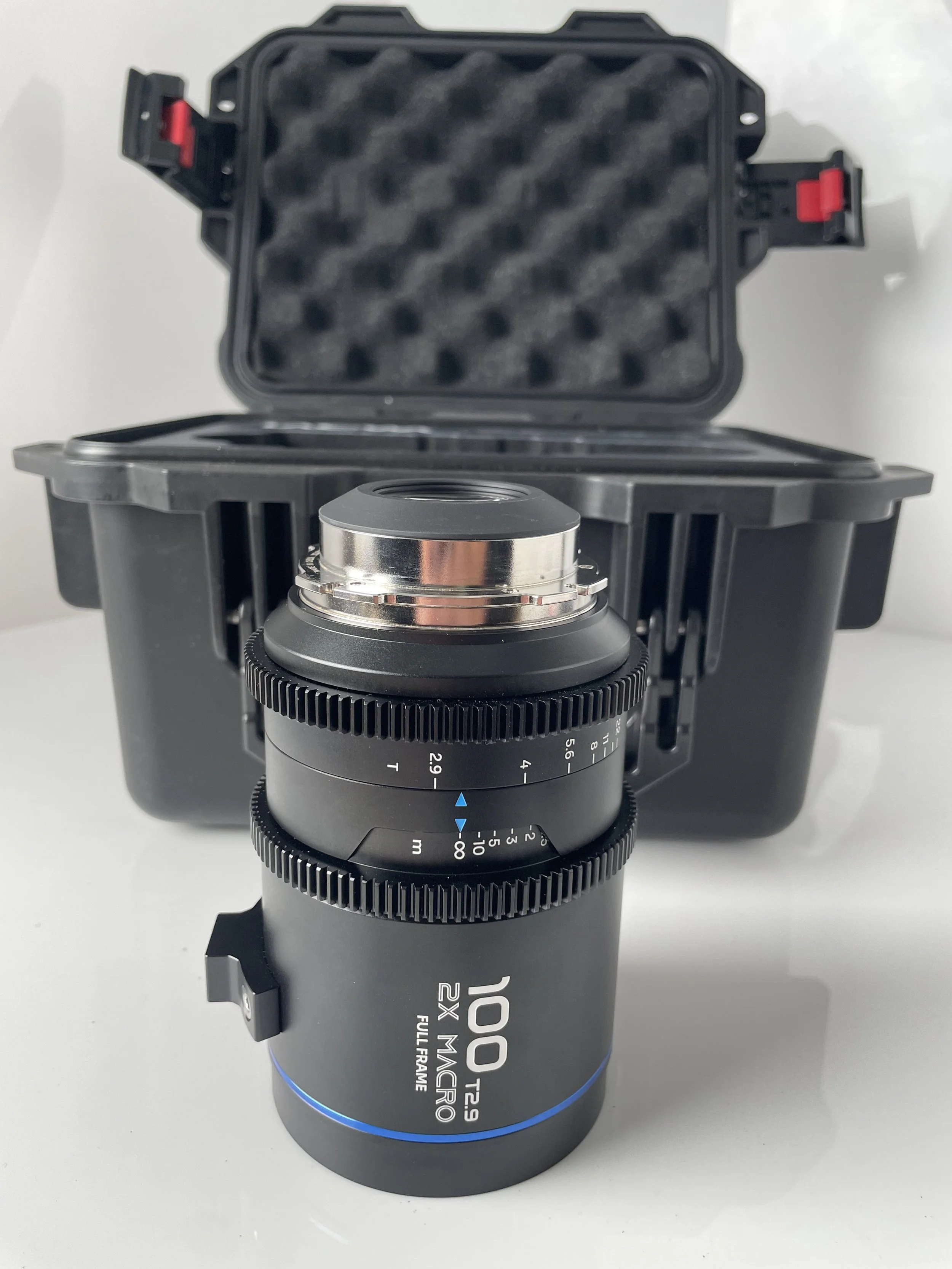 Laowa 100mm T2.9 2× Macro Cine, barrel and mount